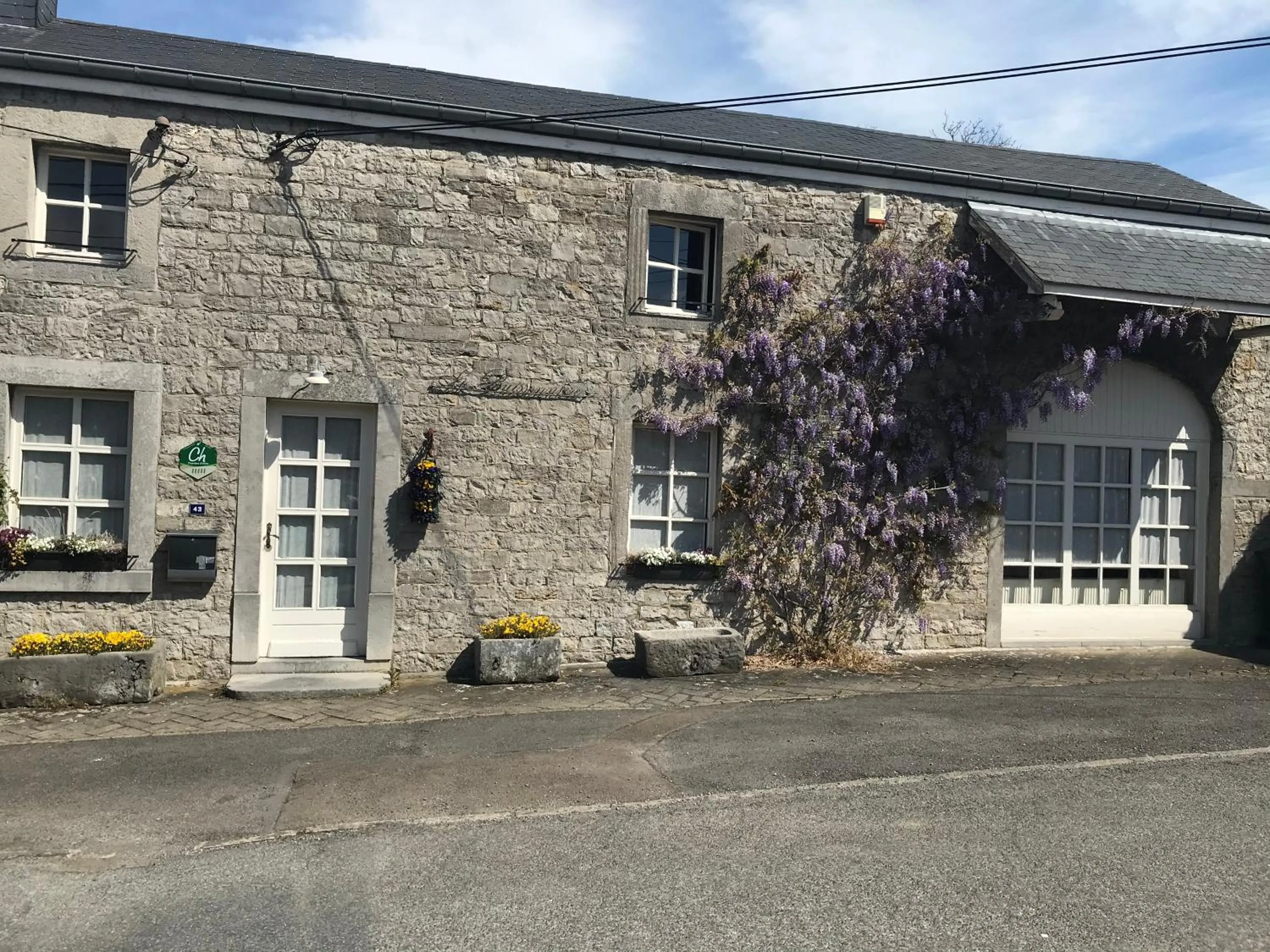 Facade/entrance in B&B La Buissonniere