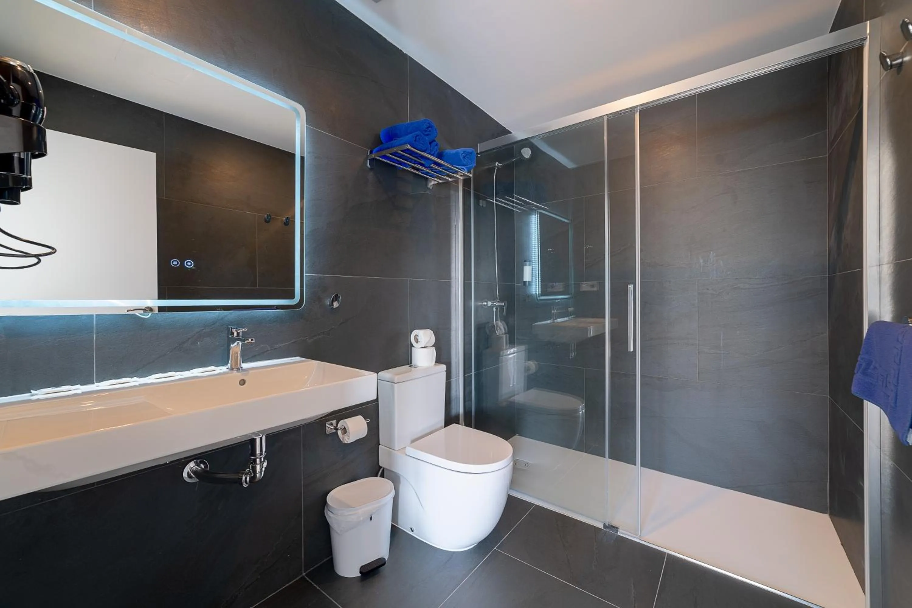 Bathroom in Rosamar Apartamentos