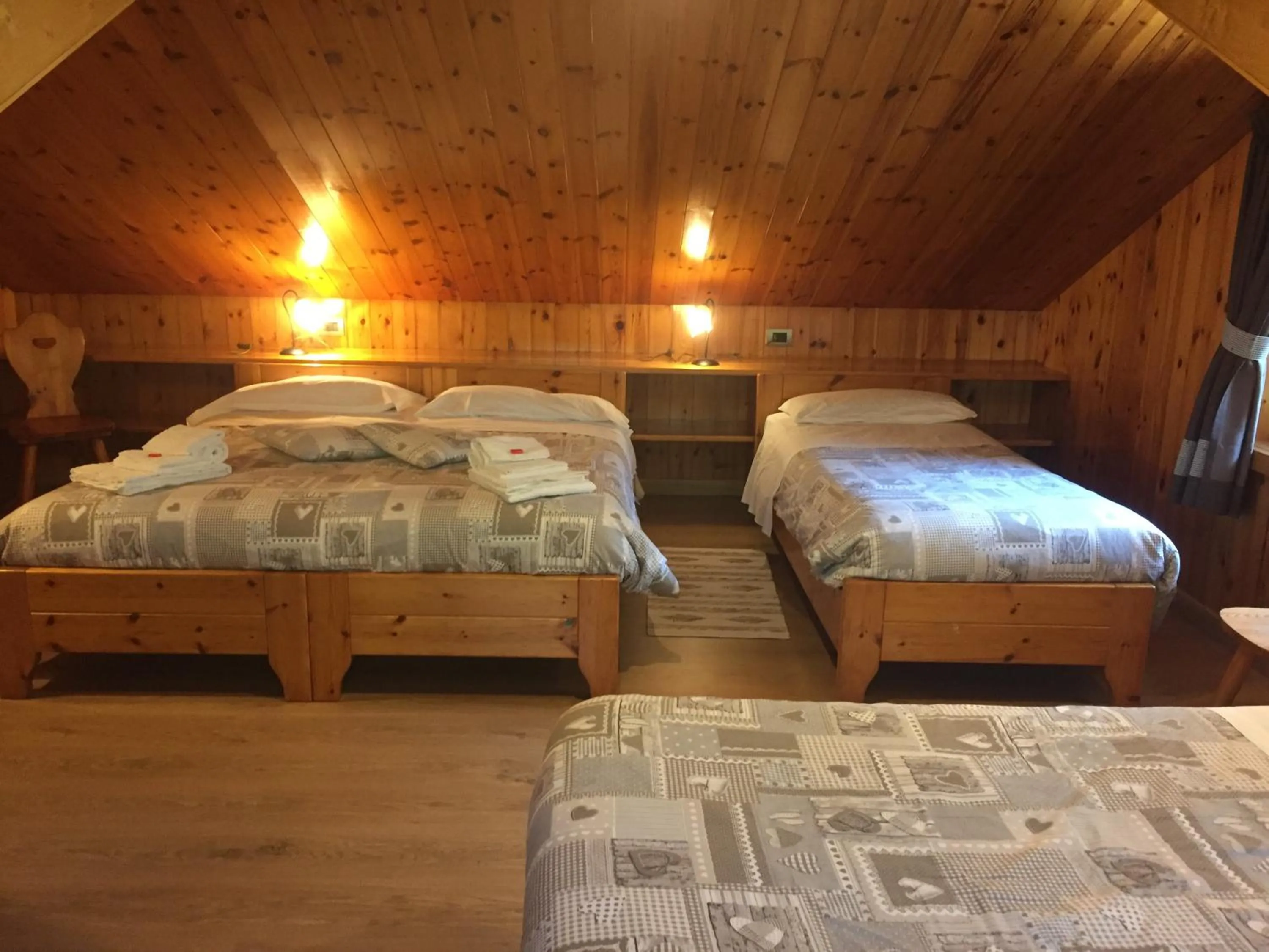 Spring, Bed in Chalet Bucaneve