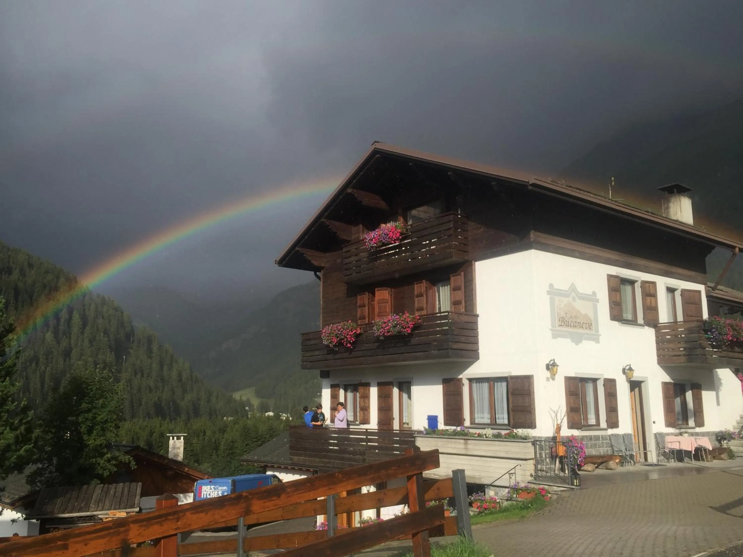 Facade/entrance in Chalet Bucaneve