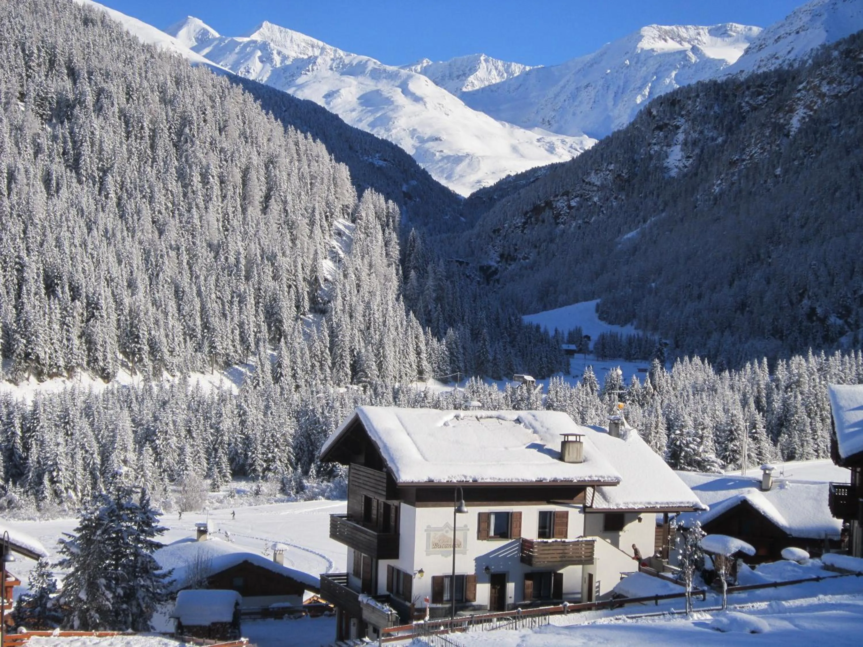 Facade/entrance in Chalet Bucaneve