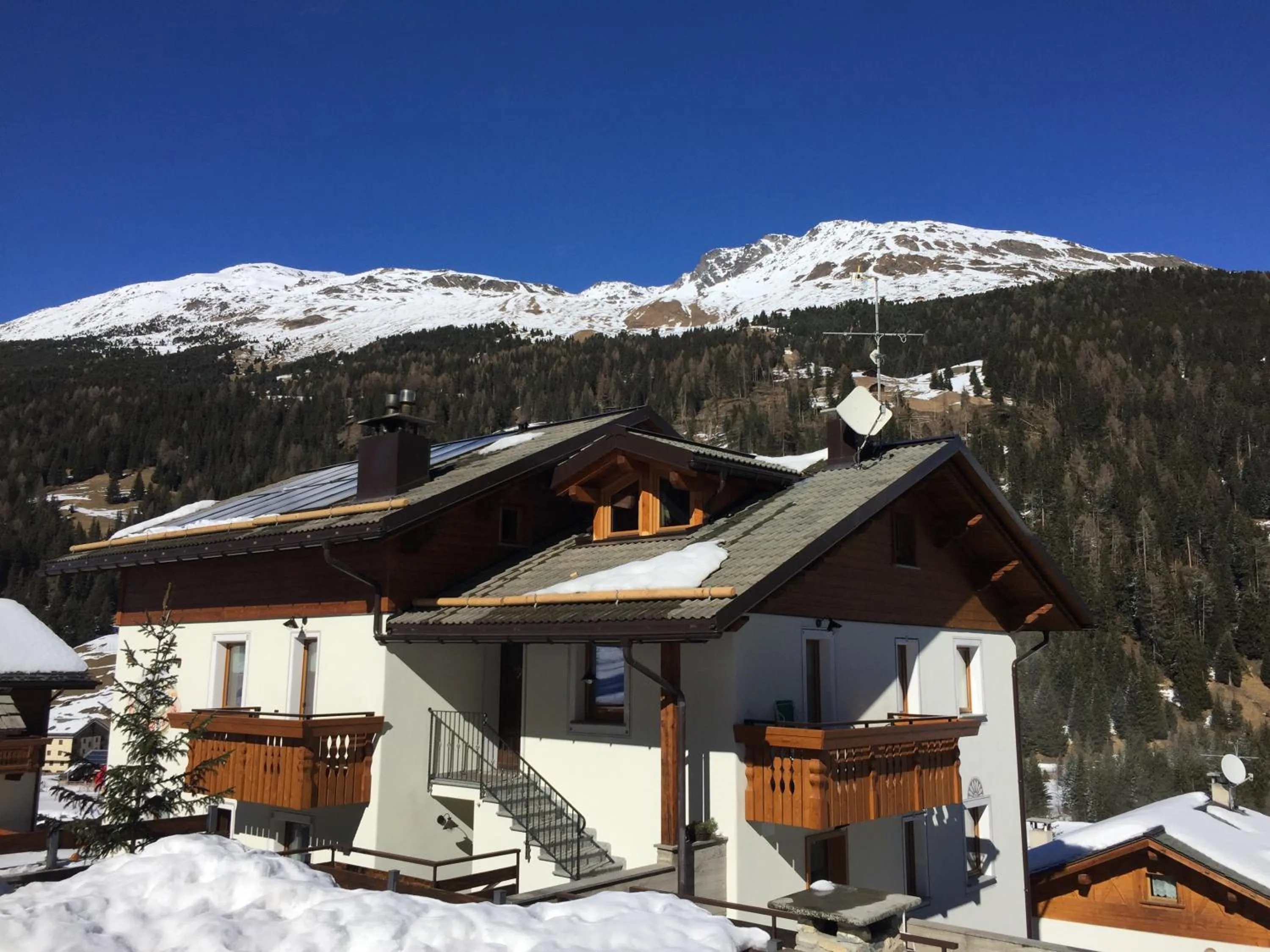 Facade/entrance in Chalet Bucaneve
