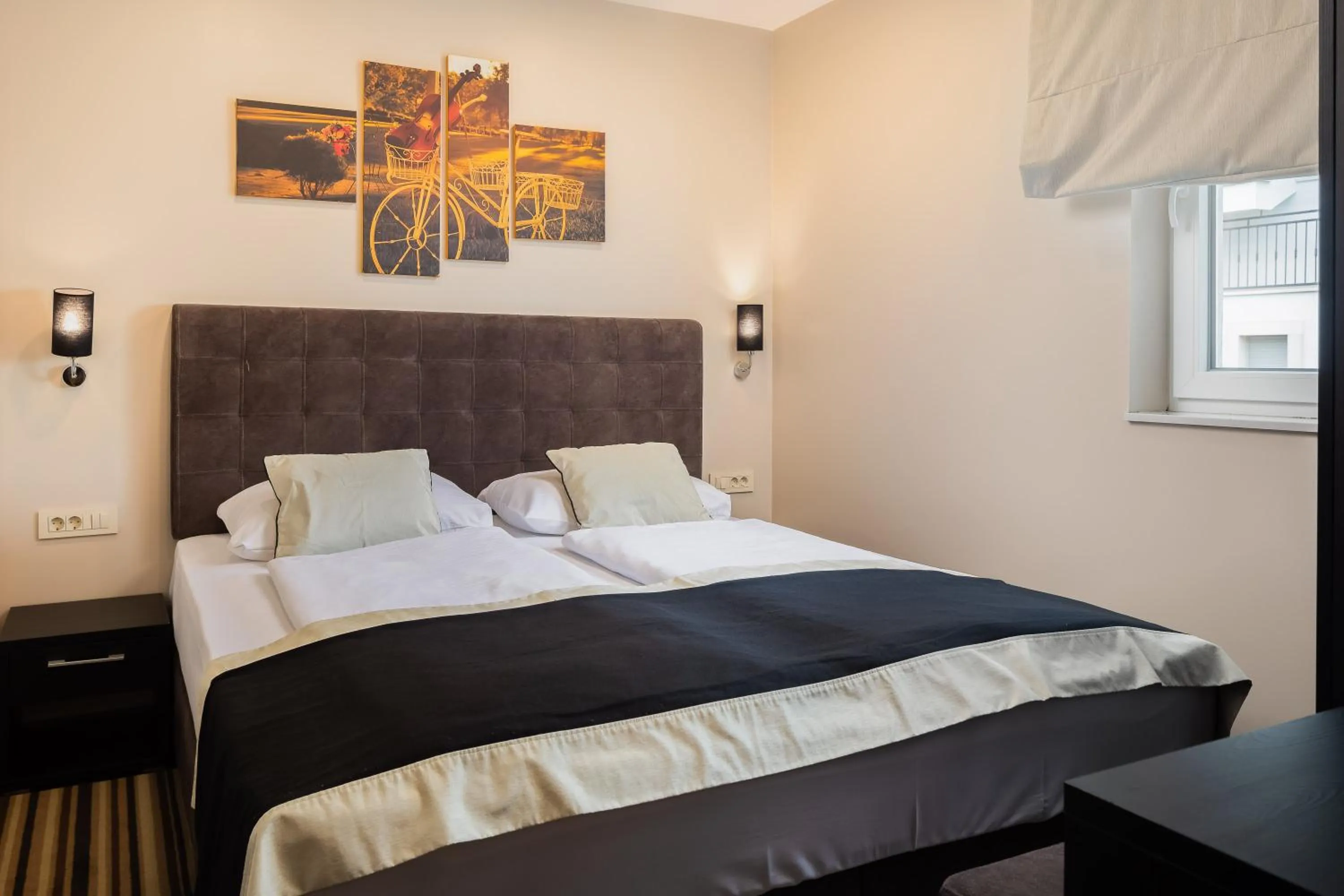 Bed in Hotel Central Beach 9