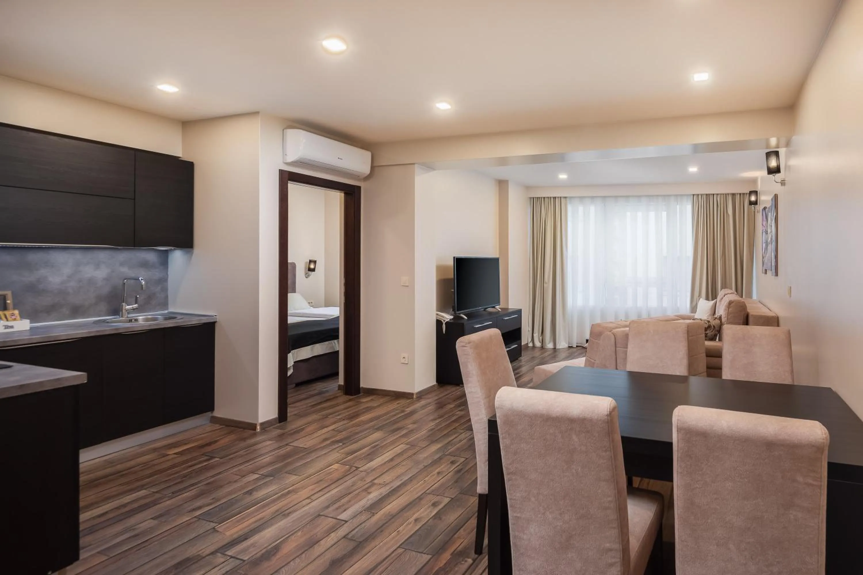 Dining area in Hotel Central Beach 9