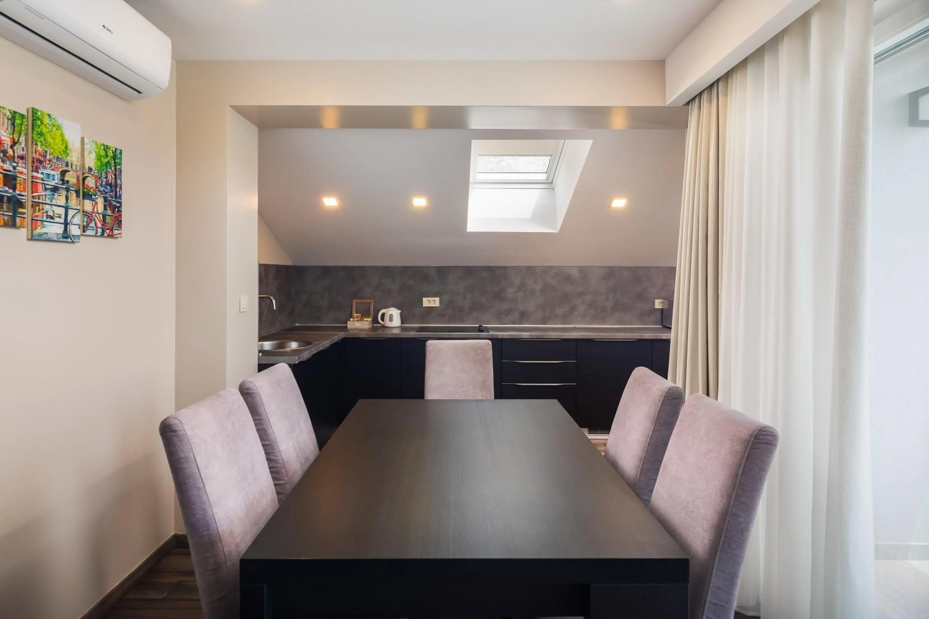 Dining area in Hotel Central Beach 9