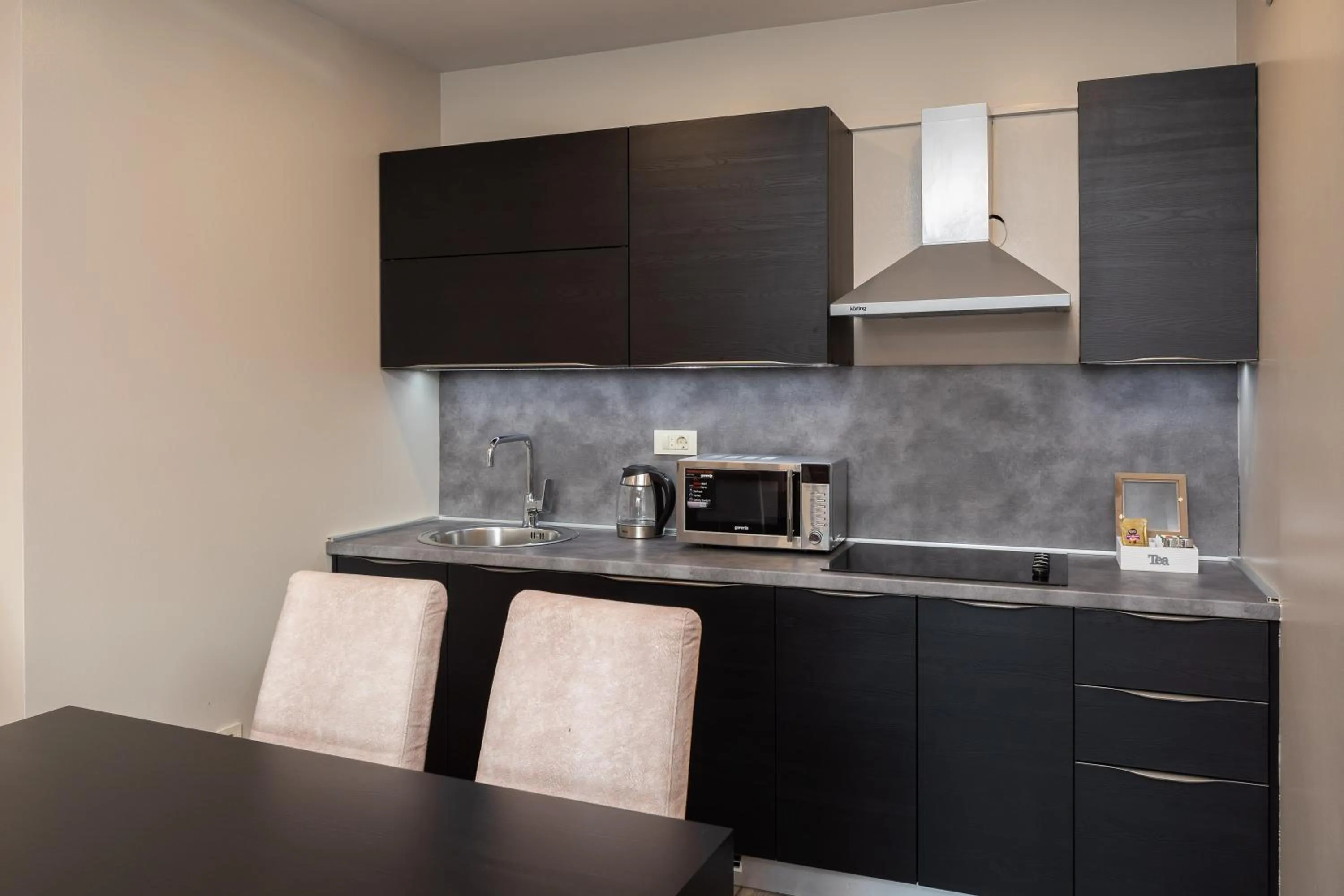 kitchen in Hotel Central Beach 9