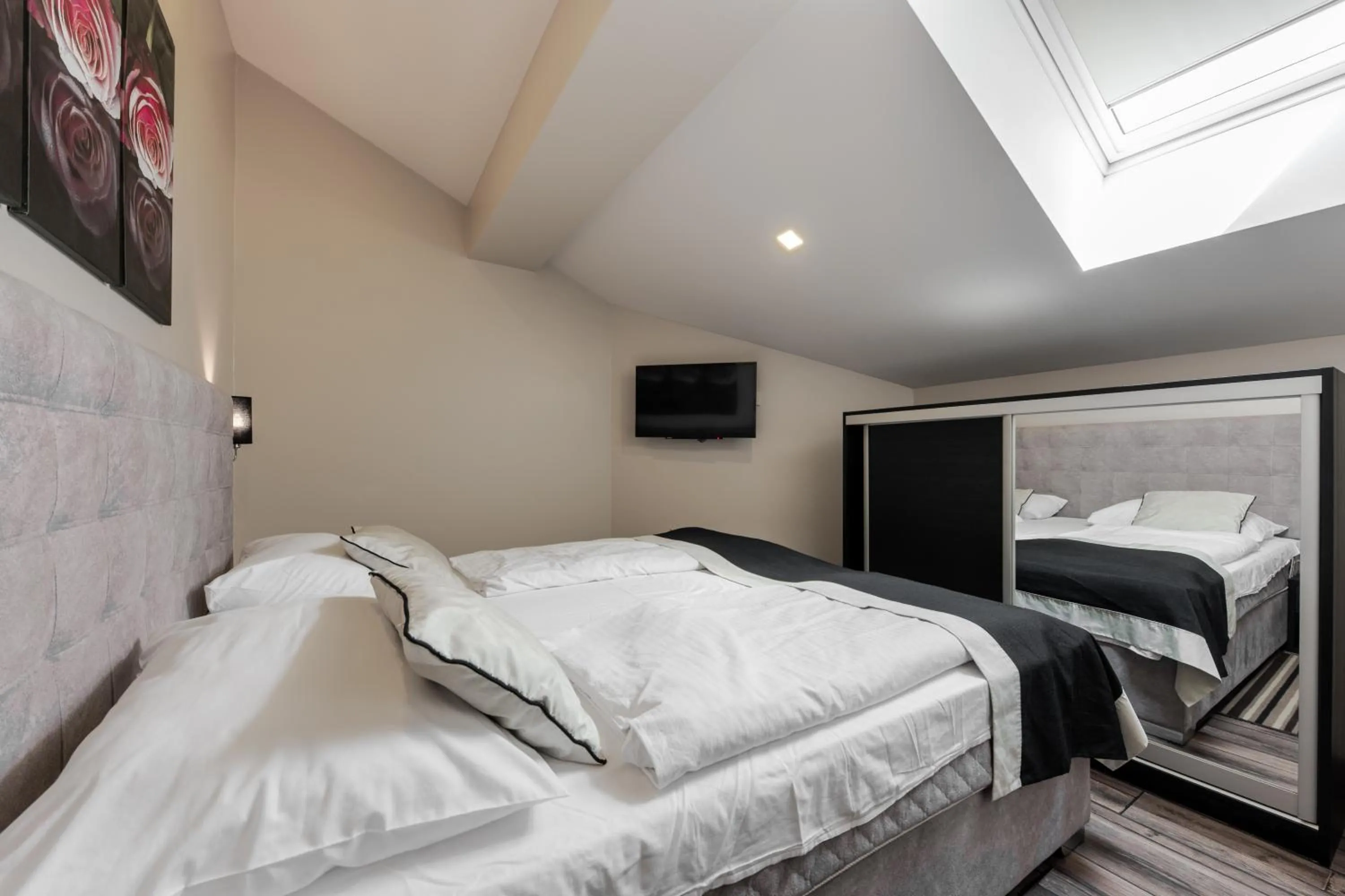 Bed in Hotel Central Beach 9