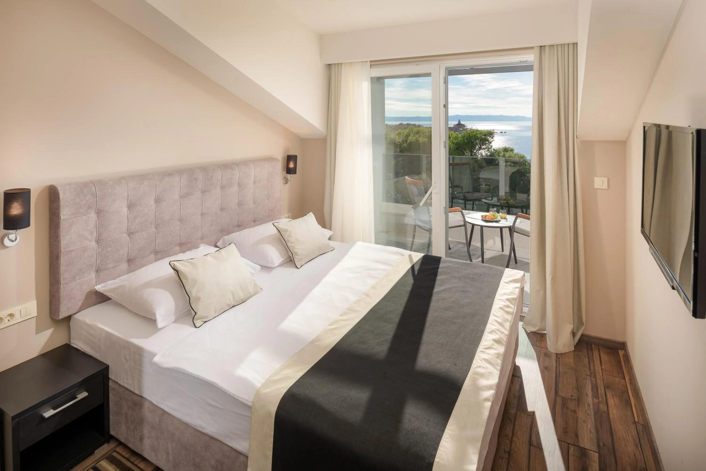 Bed in Hotel Central Beach 9