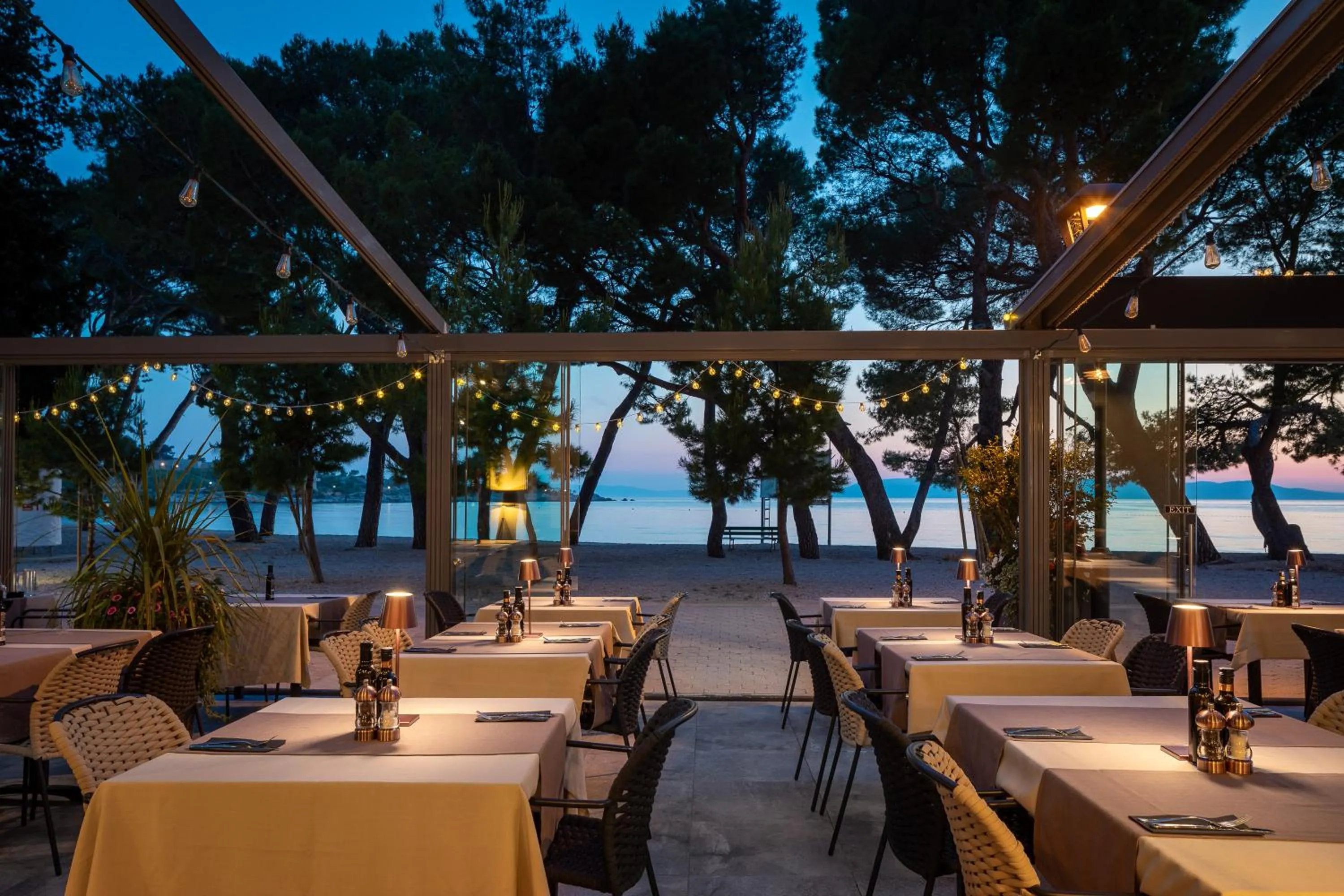 Restaurant/places to eat in Hotel Central Beach 9