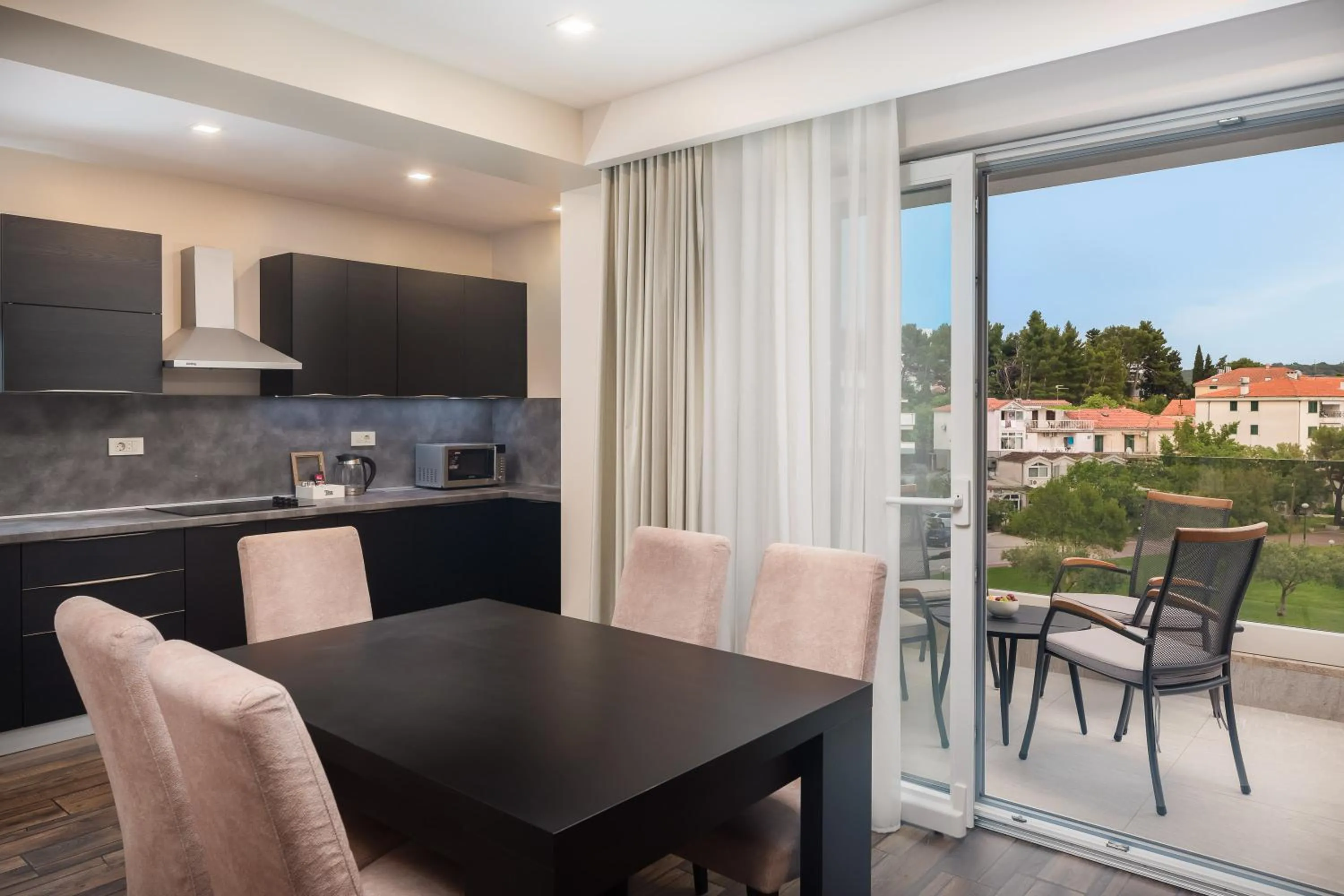 Dining area in Hotel Central Beach 9