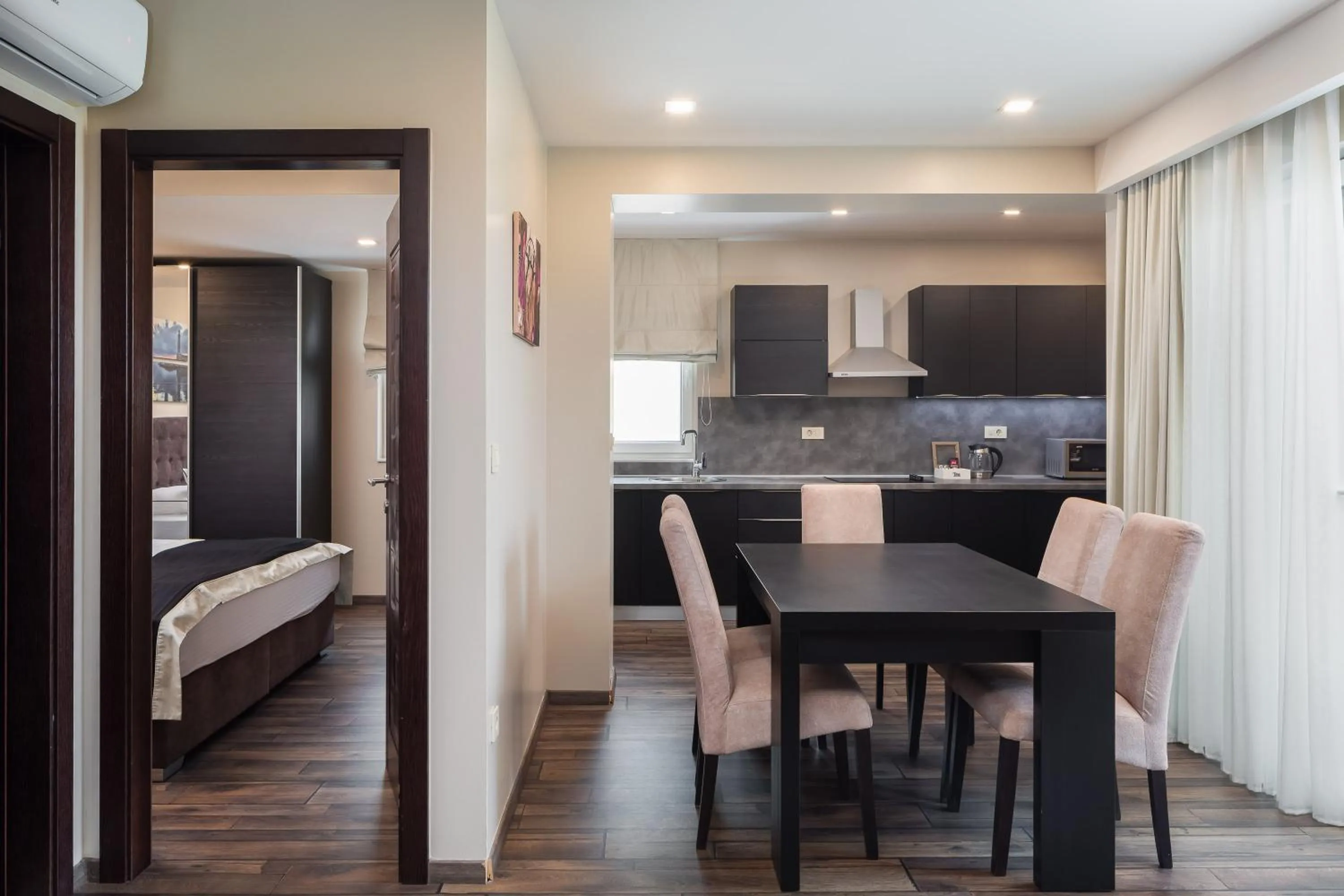 Dining area in Hotel Central Beach 9