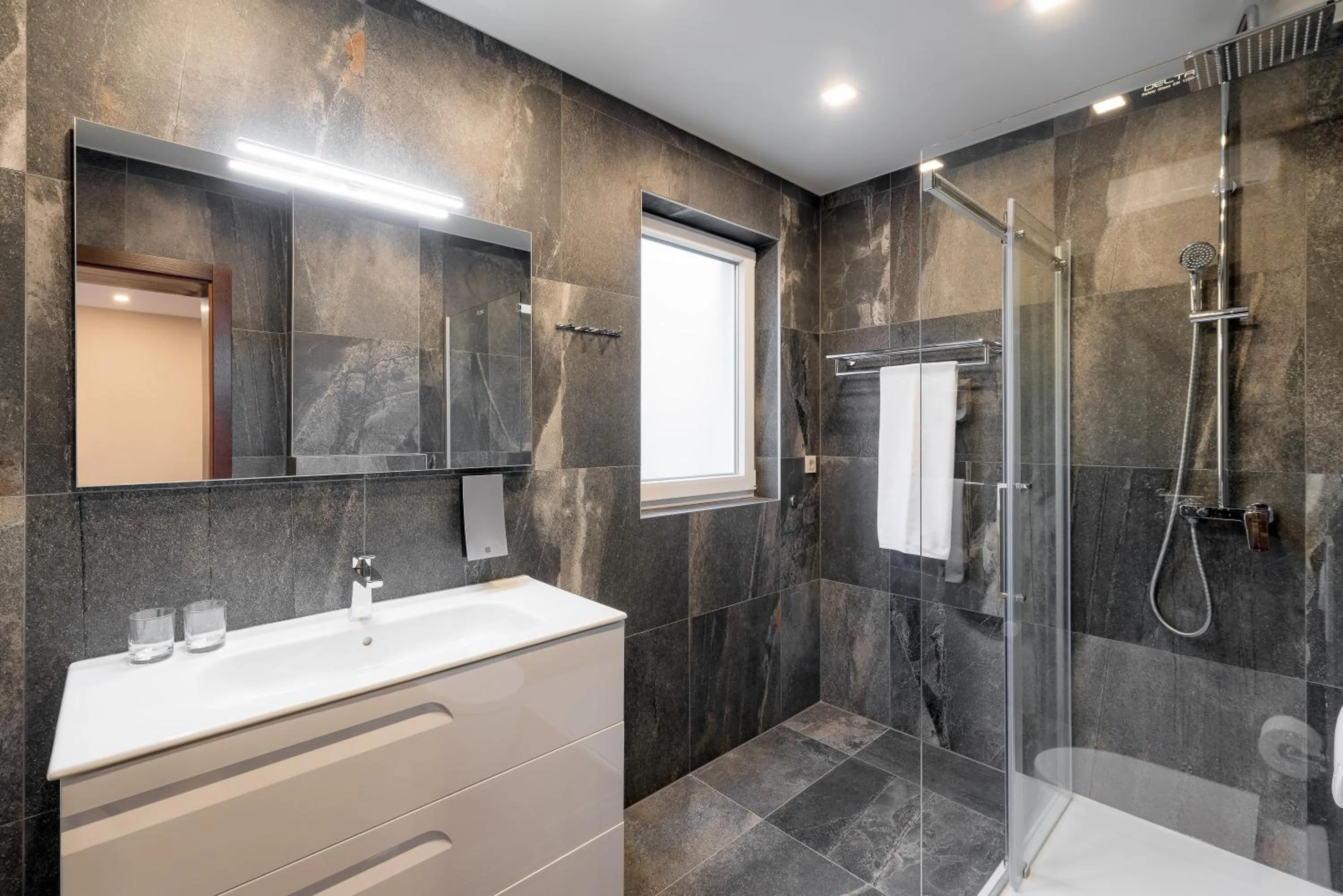 Bathroom in Hotel Central Beach 9