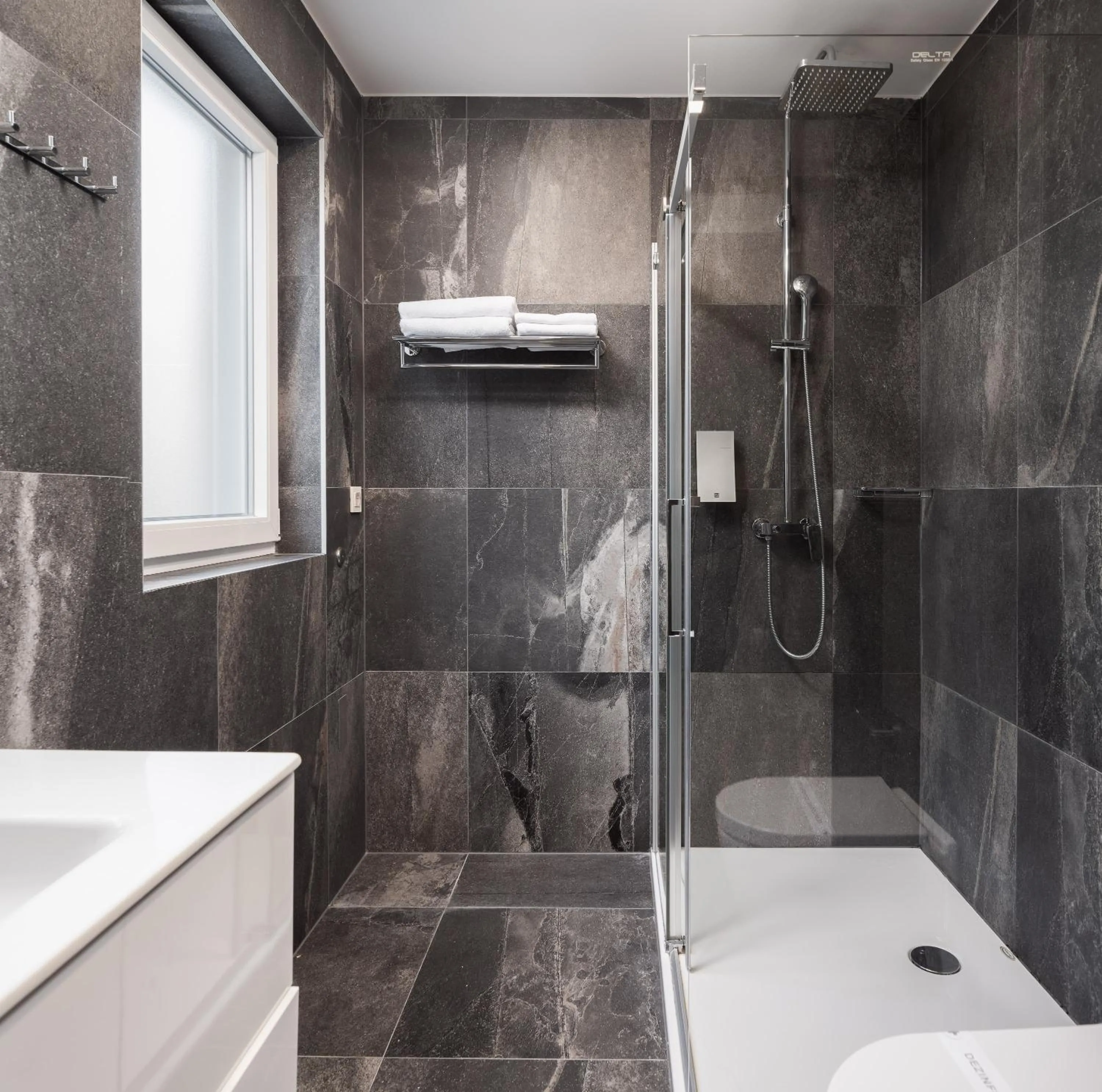 Bathroom in Hotel Central Beach 9