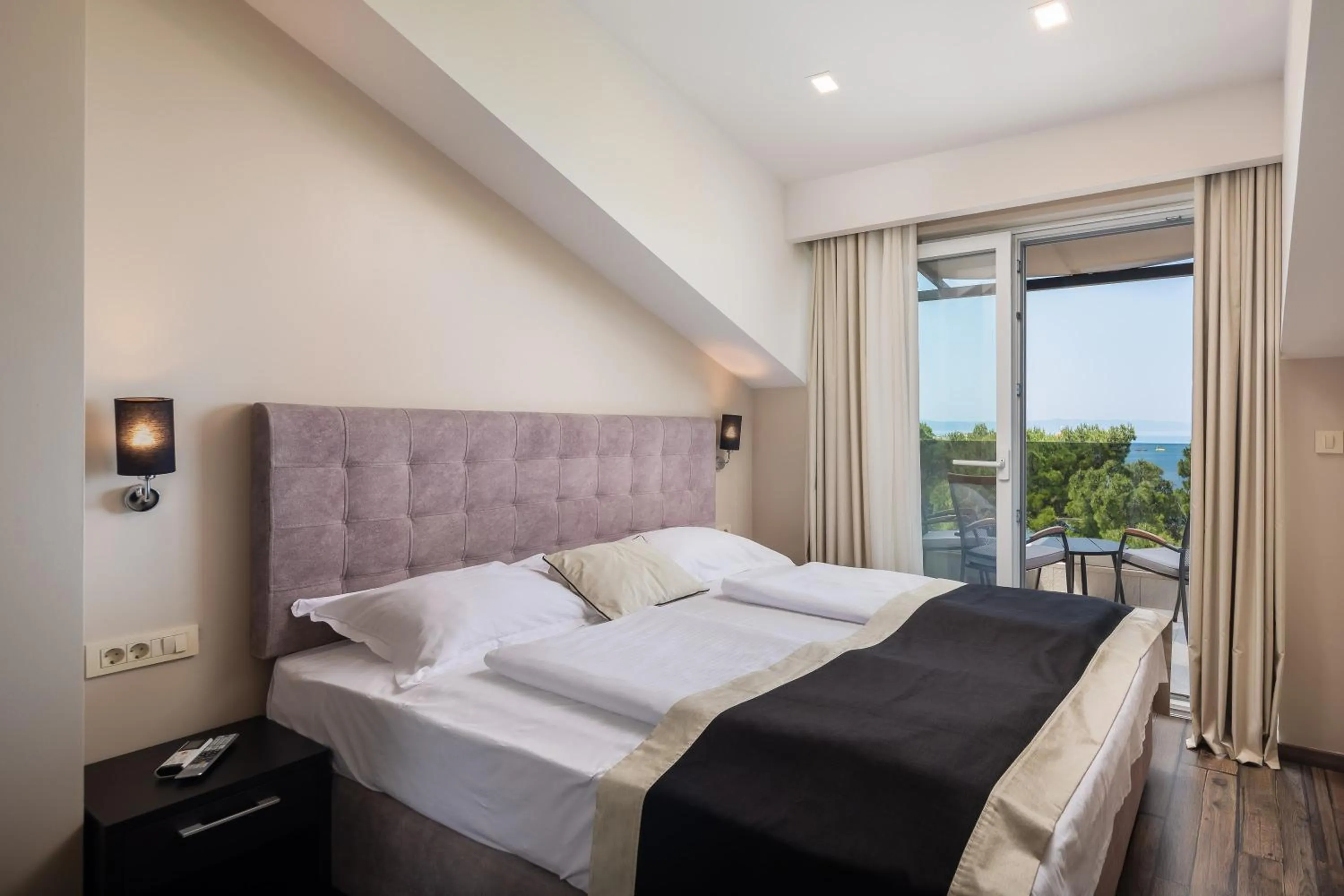 Bedroom, Bed in Hotel Central Beach 9