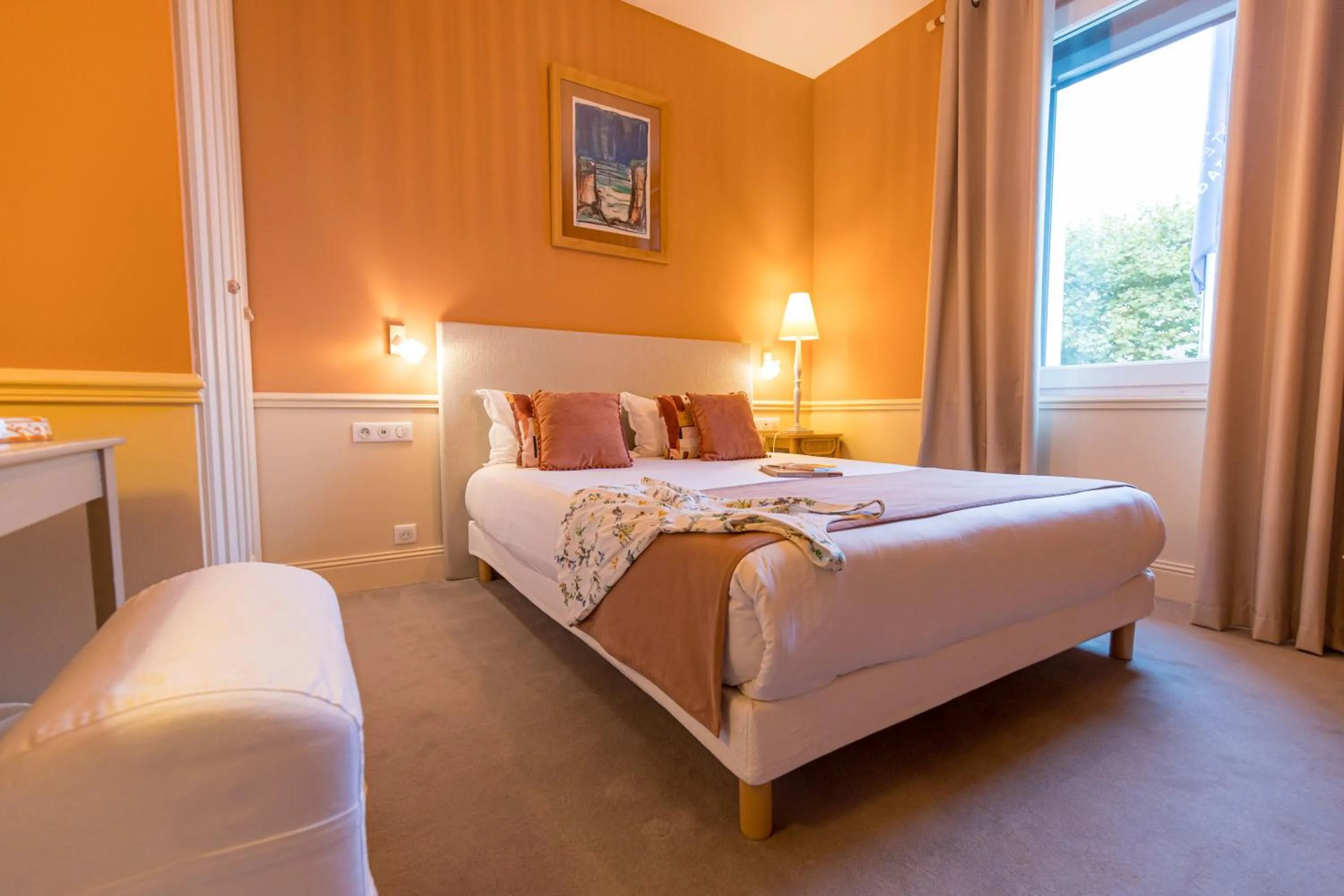Photo of the whole room, Bed in Hotel de Charme Le Sud Bretagne
