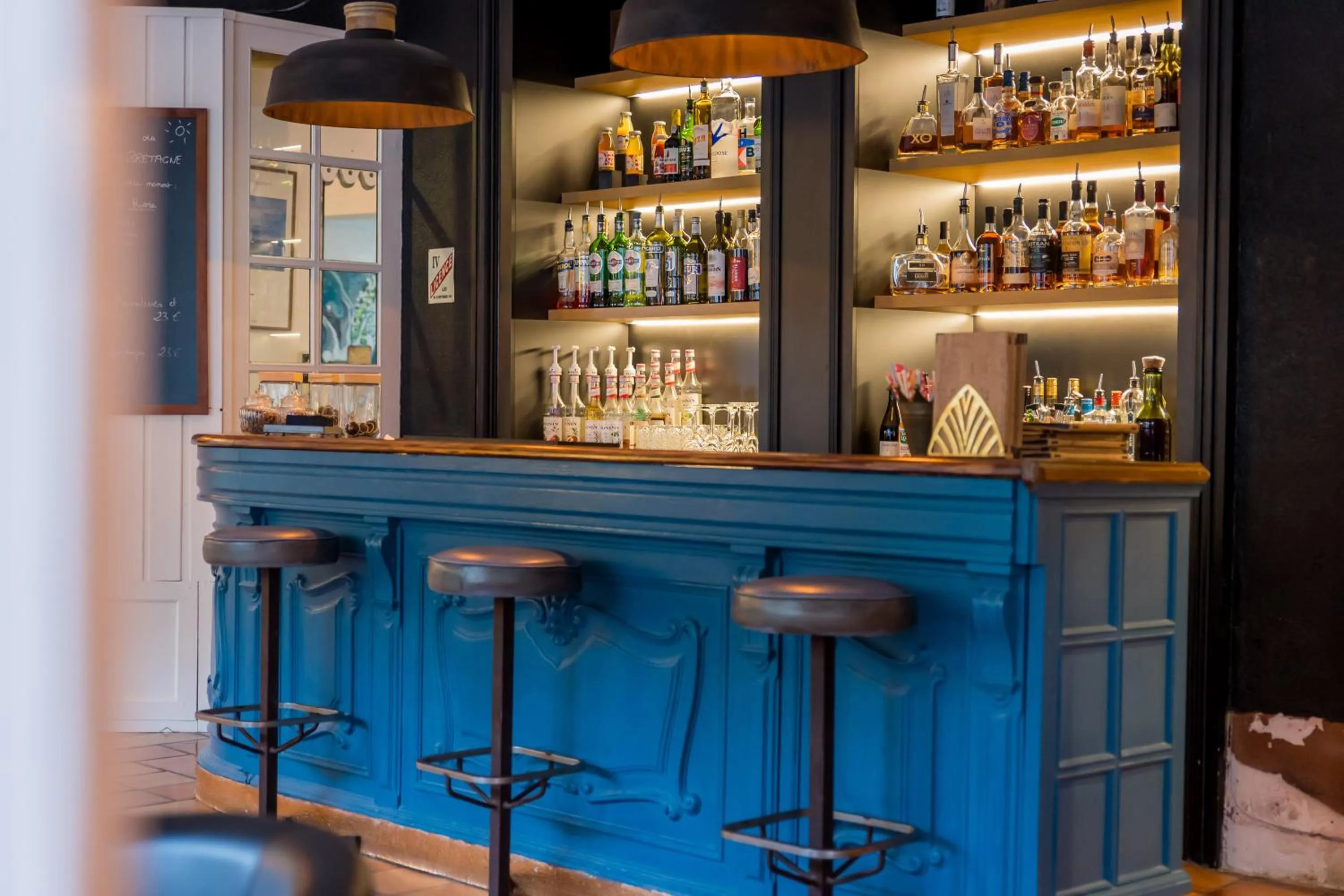 Lounge or bar in Hotel de Charme Le Sud Bretagne