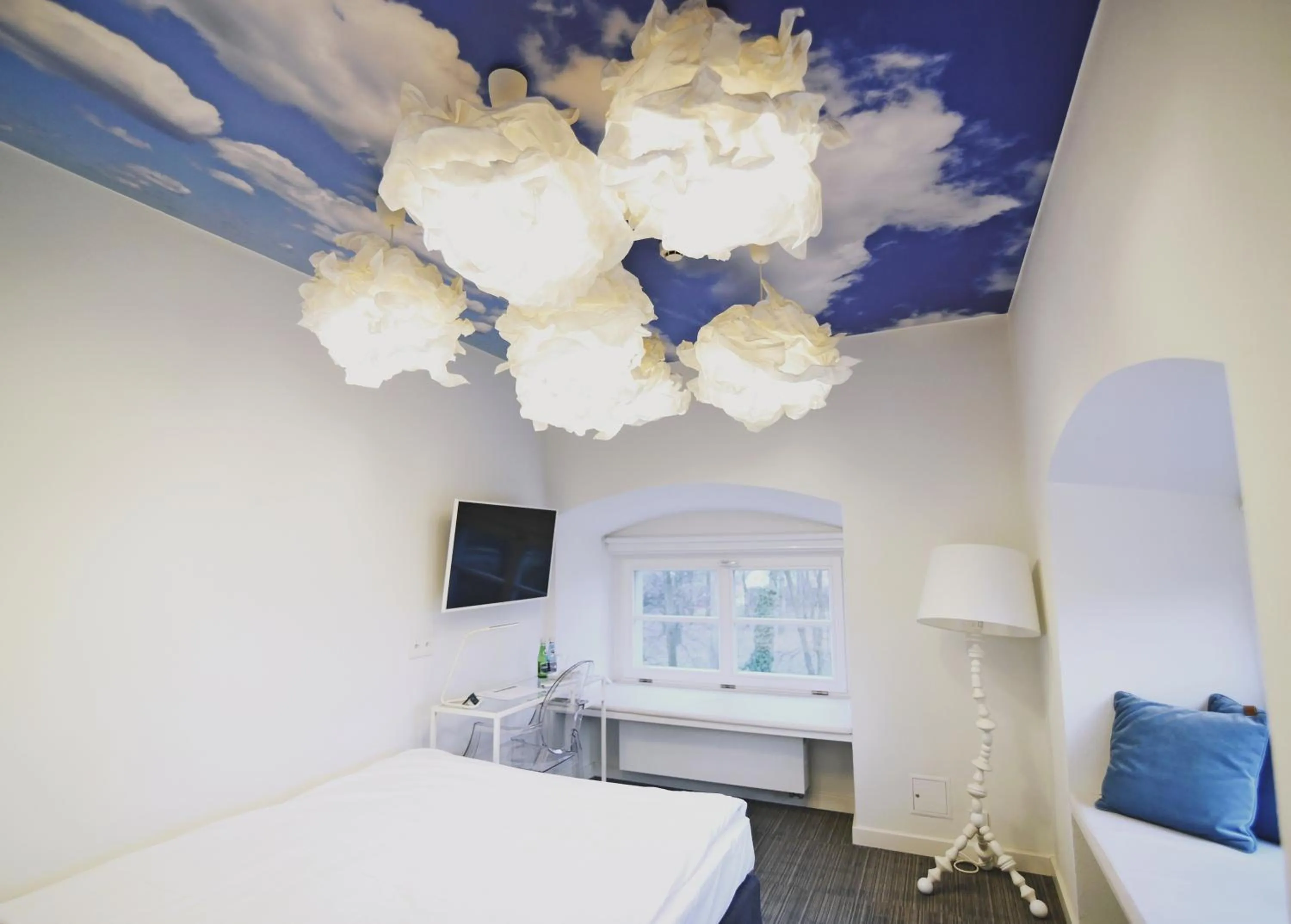 Photo of the whole room, Bed in Pałac Pakosław