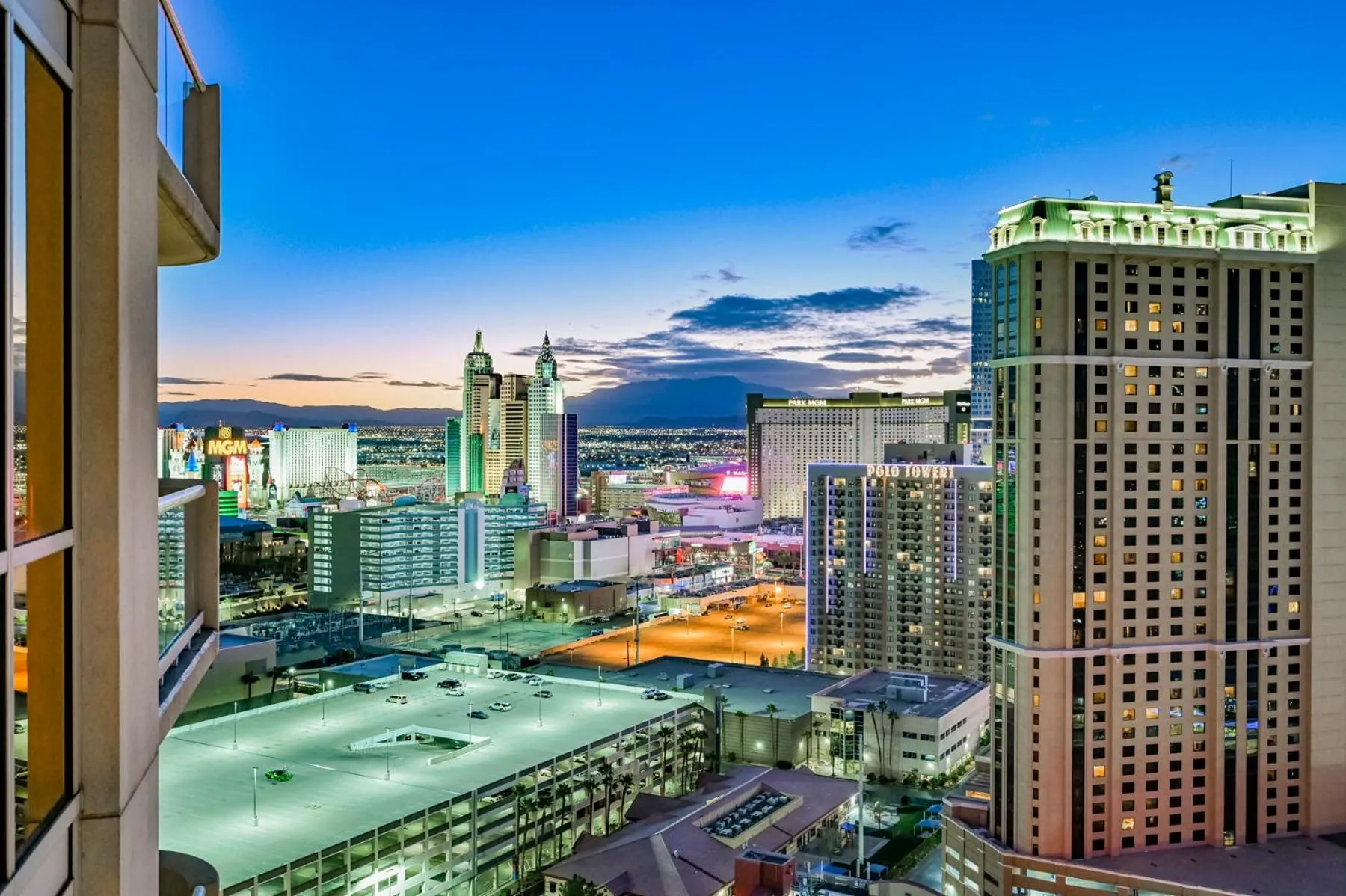 Property building in StripViewSuites at Signature