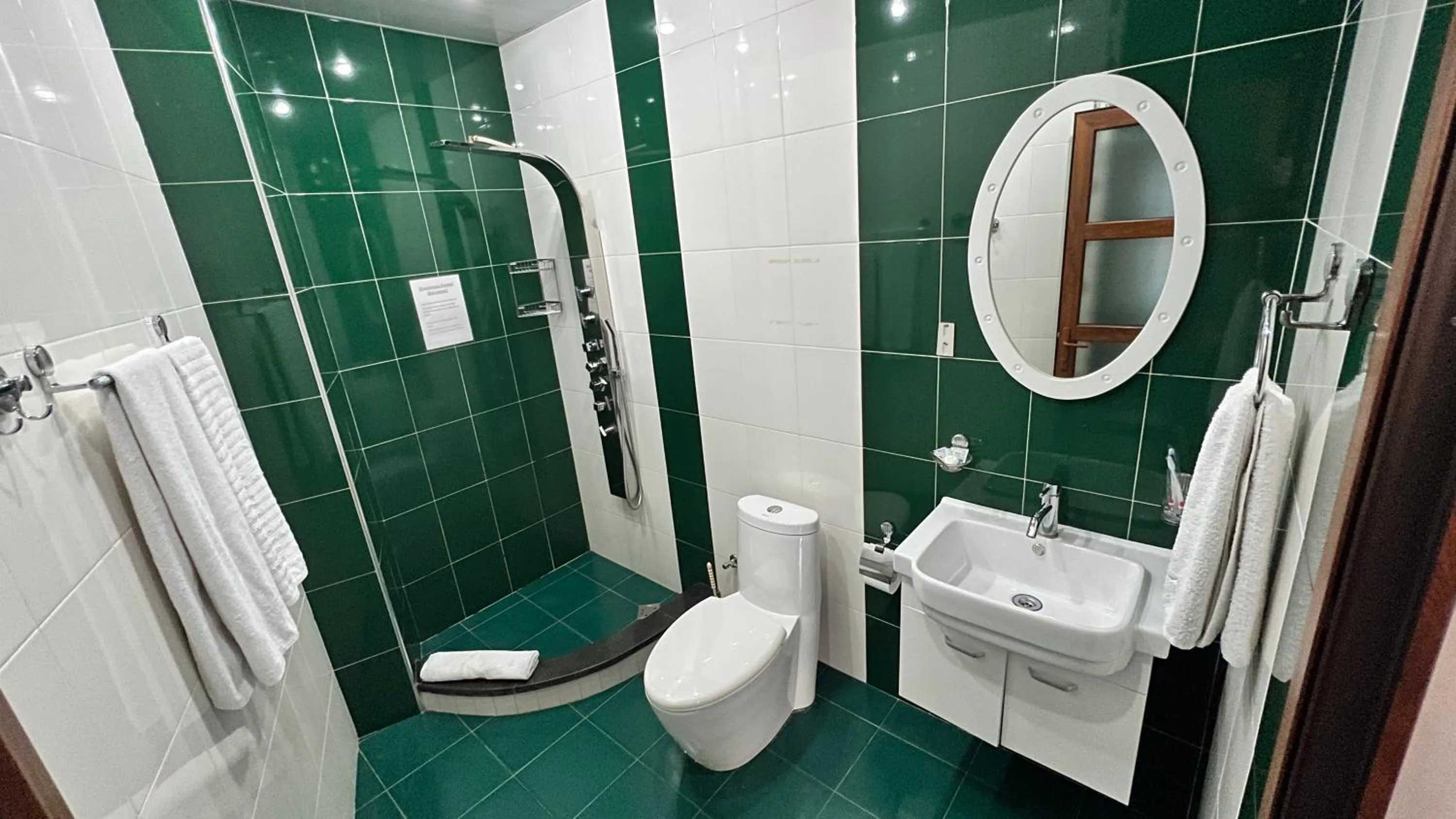 Shower in Grand Hills