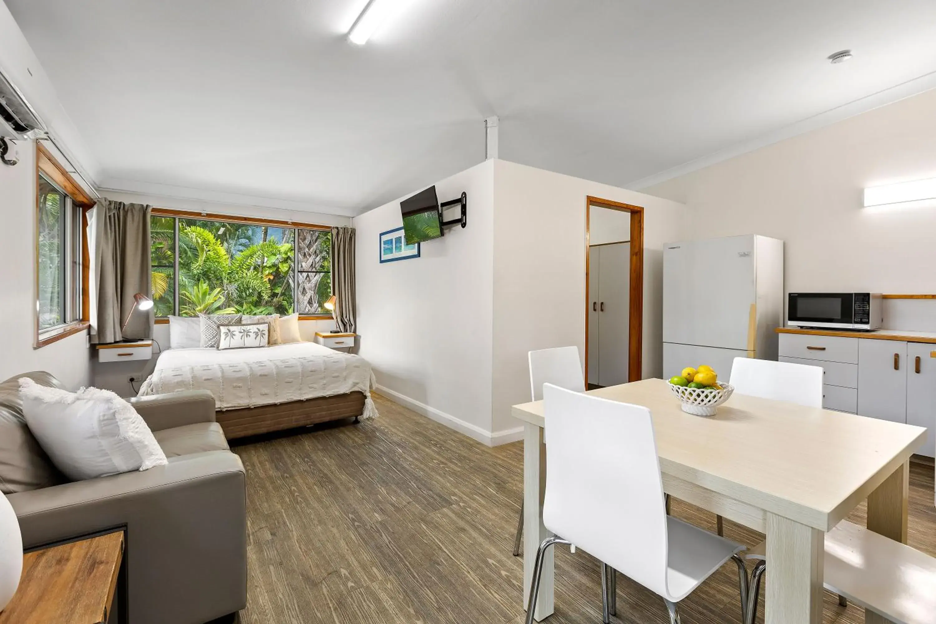 Motel Family Room - 1 Queen + 1 Bunk (4 person) in Tasman Holiday Parks - Airlie Beach Motel Family Room - 1 Queen + 1 Bunk (4 person) in Tasman Holiday Parks - Airlie Beach