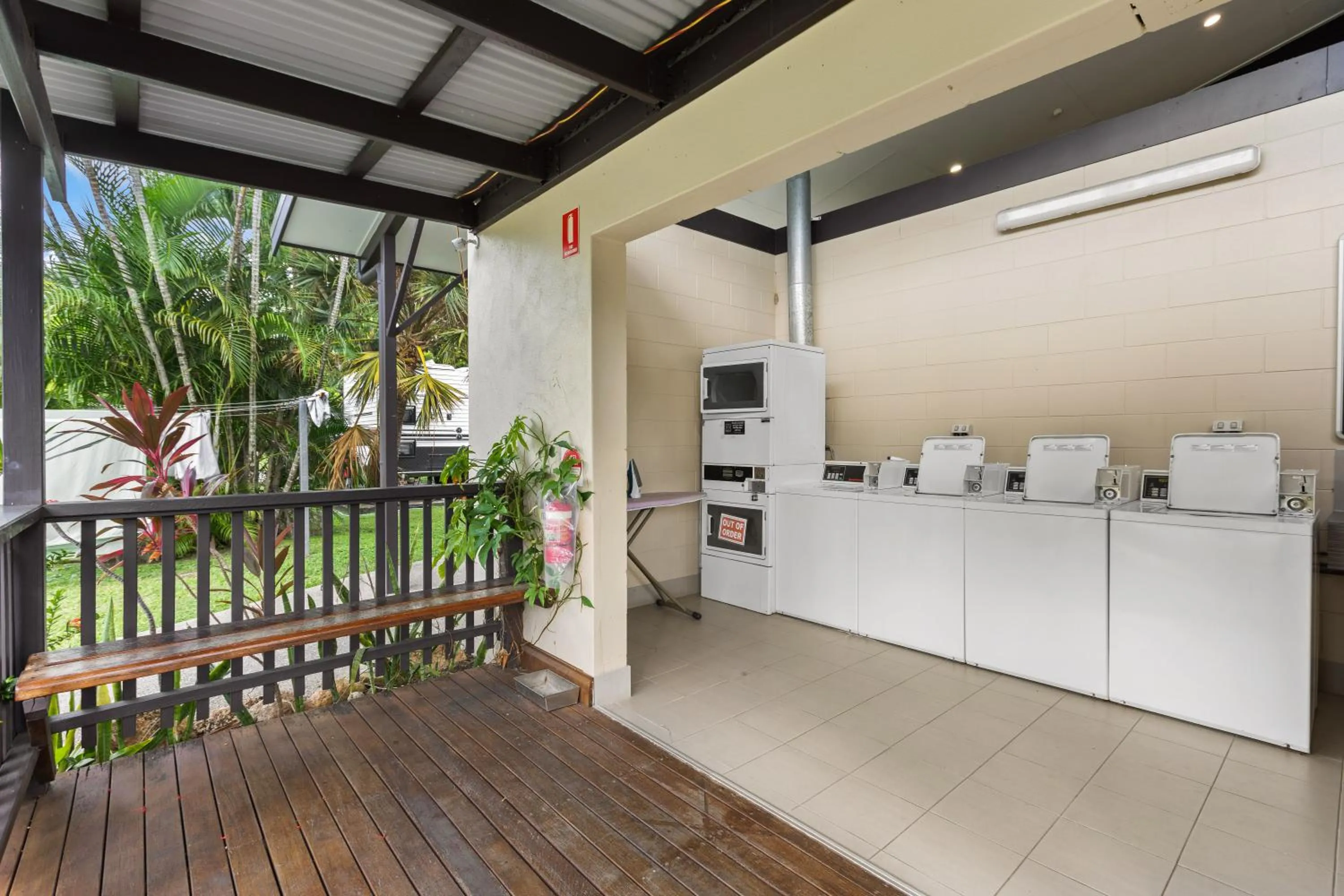 washing machine in Tasman Holiday Parks - Airlie Beach