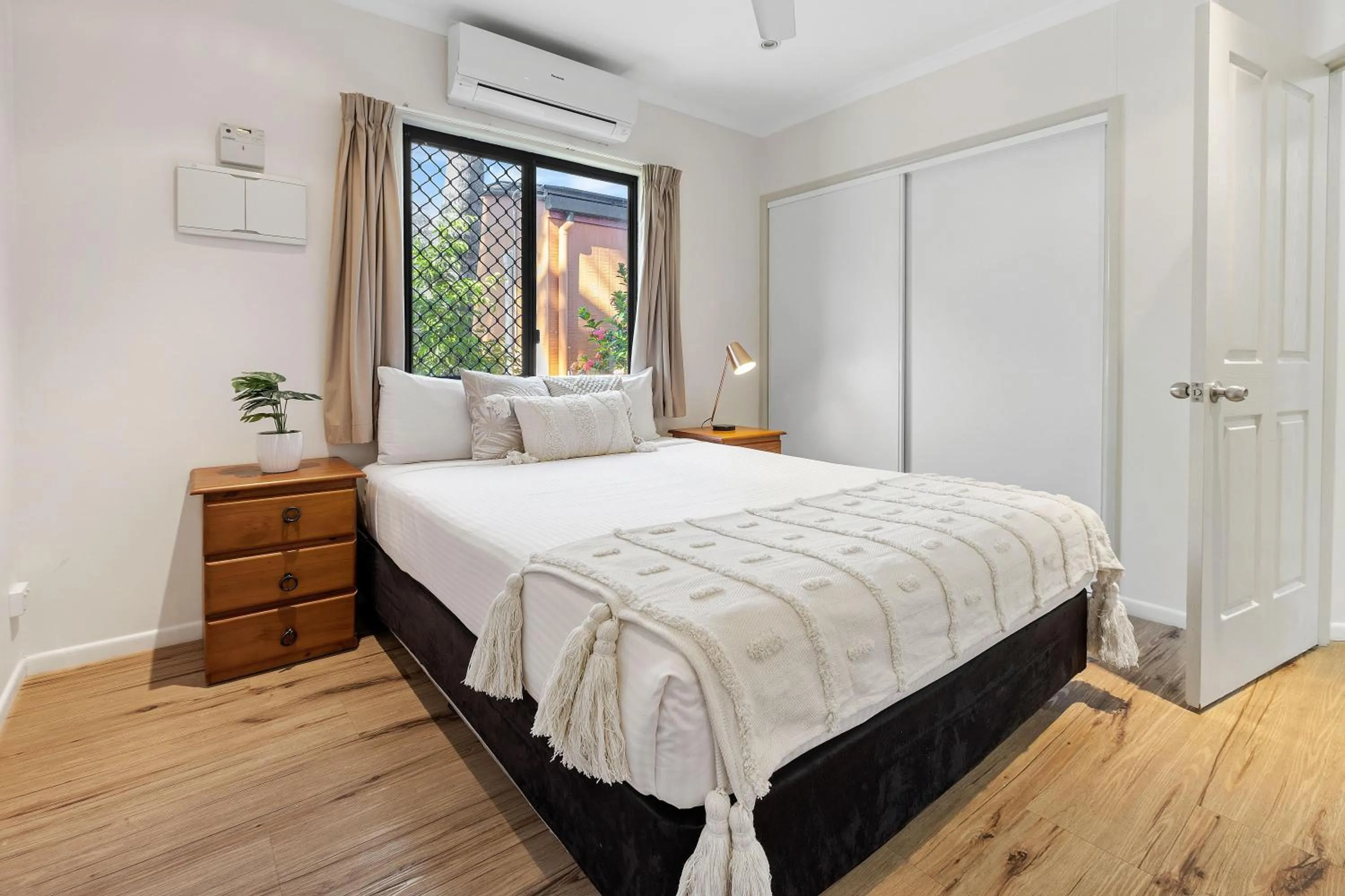 Bed in Tasman Holiday Parks - Airlie Beach