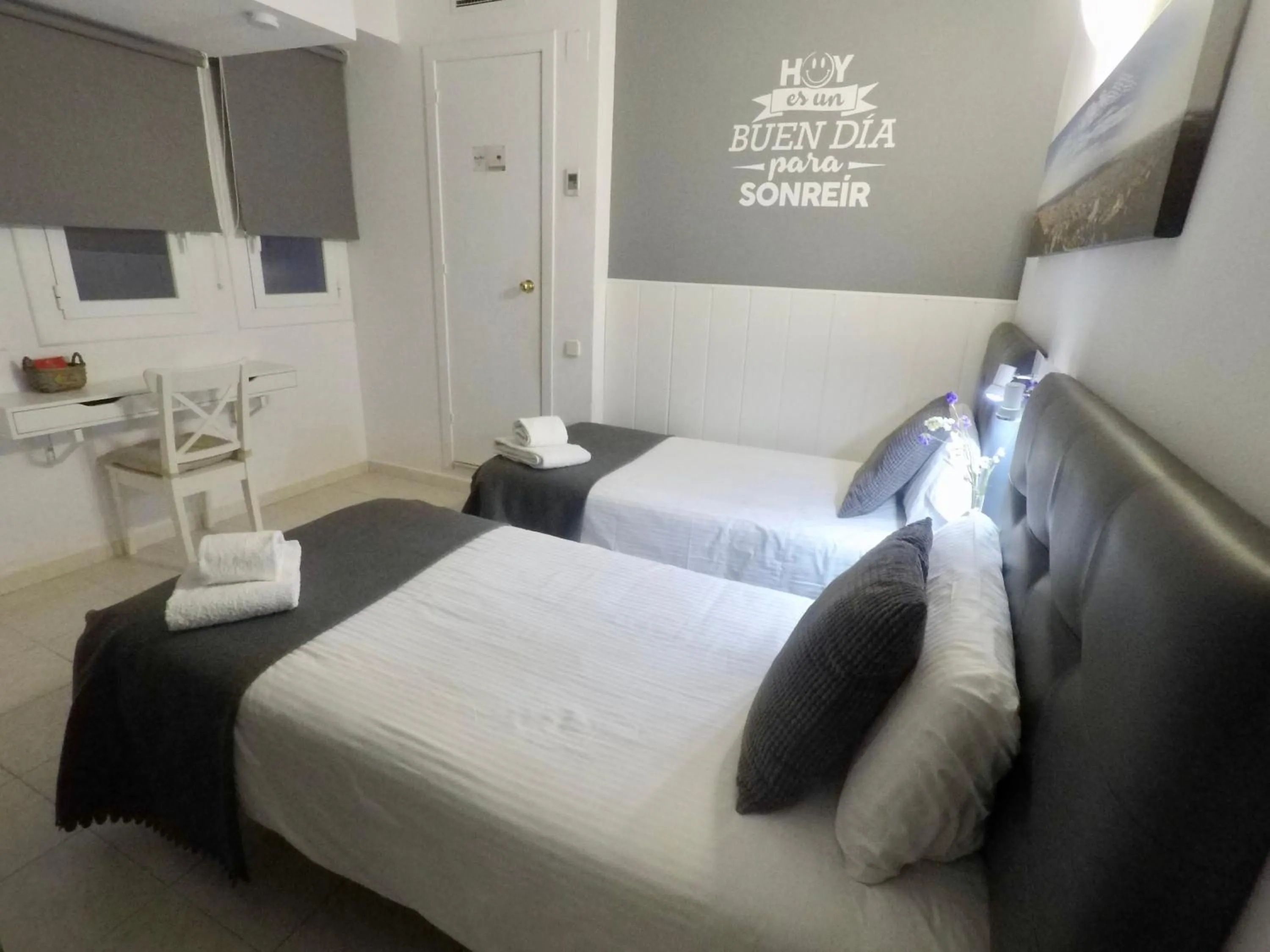 Photo of the whole room, Bed in Hostal Lleida