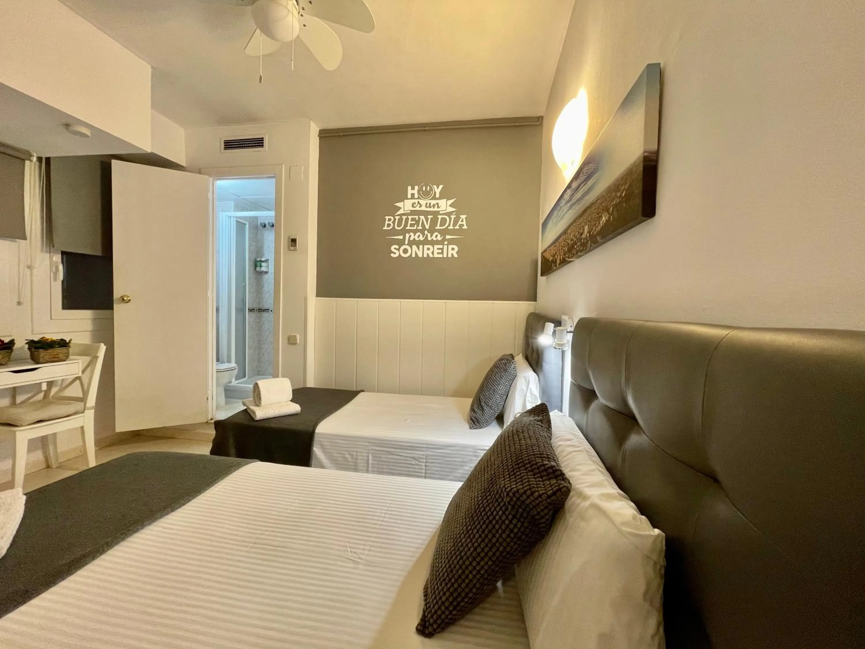 Bed in Hostal Lleida