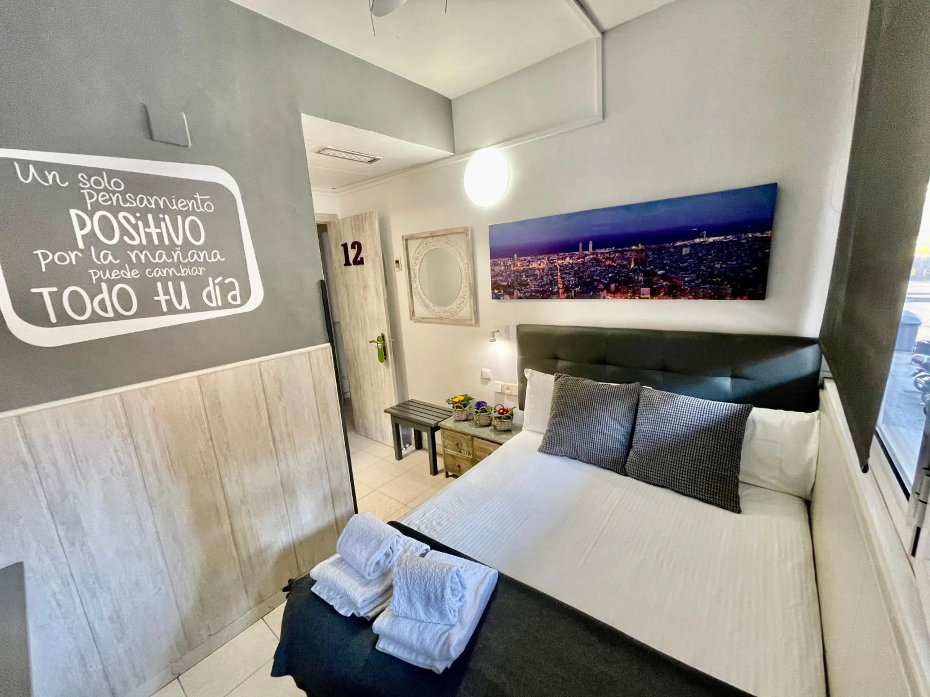 Bed in Hostal Lleida