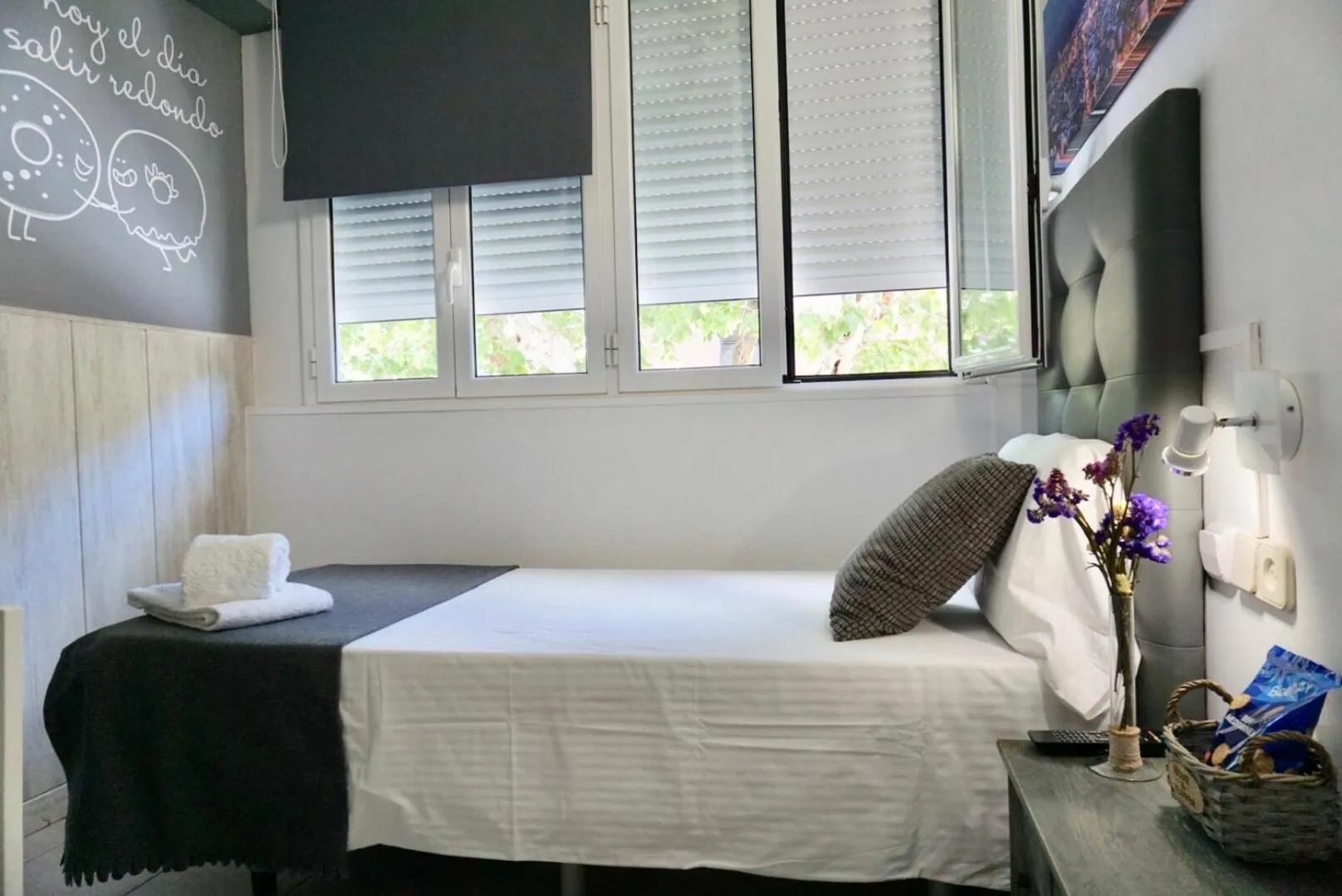 Bed in Hostal Lleida