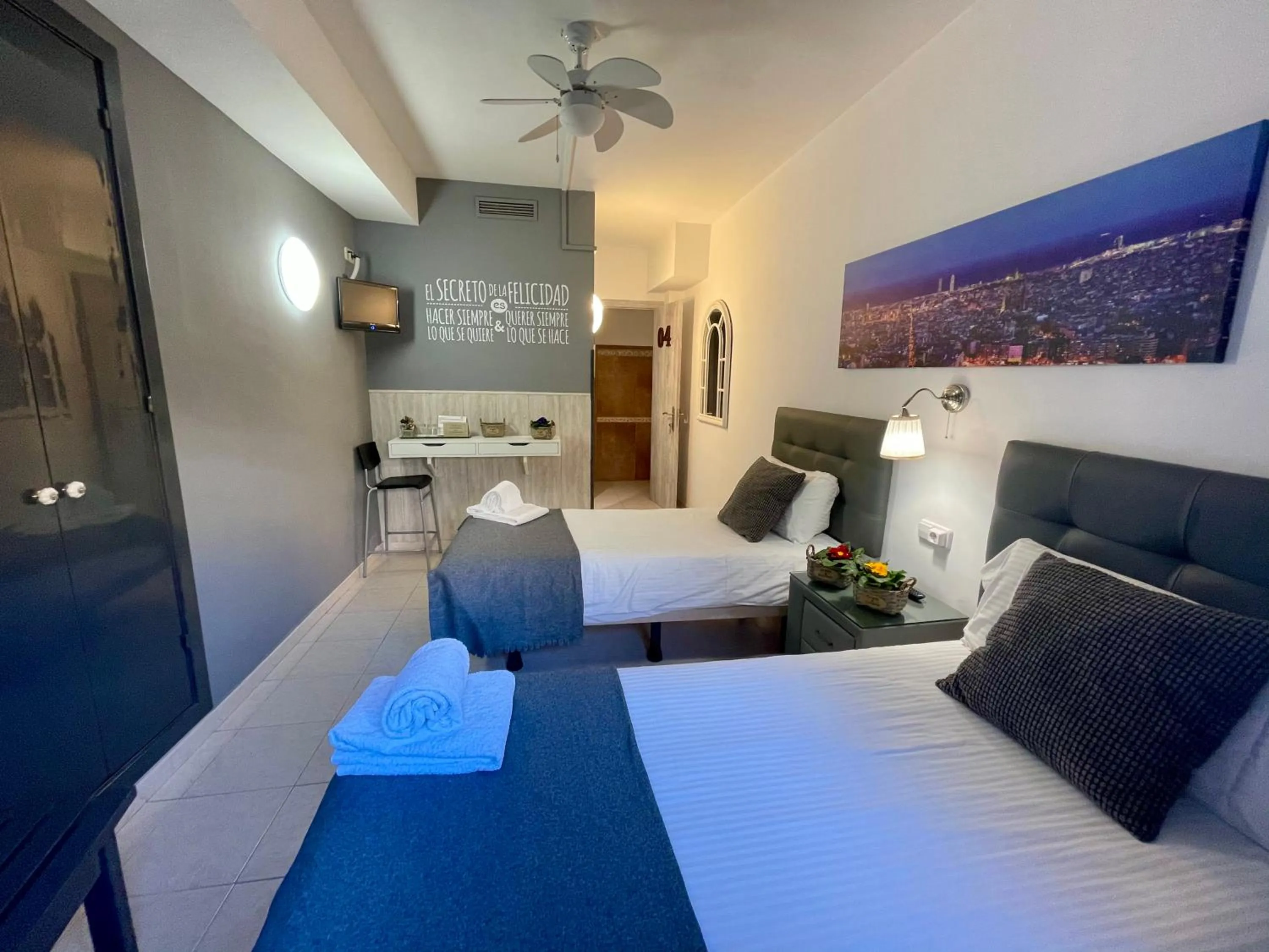 Bed in Hostal Lleida