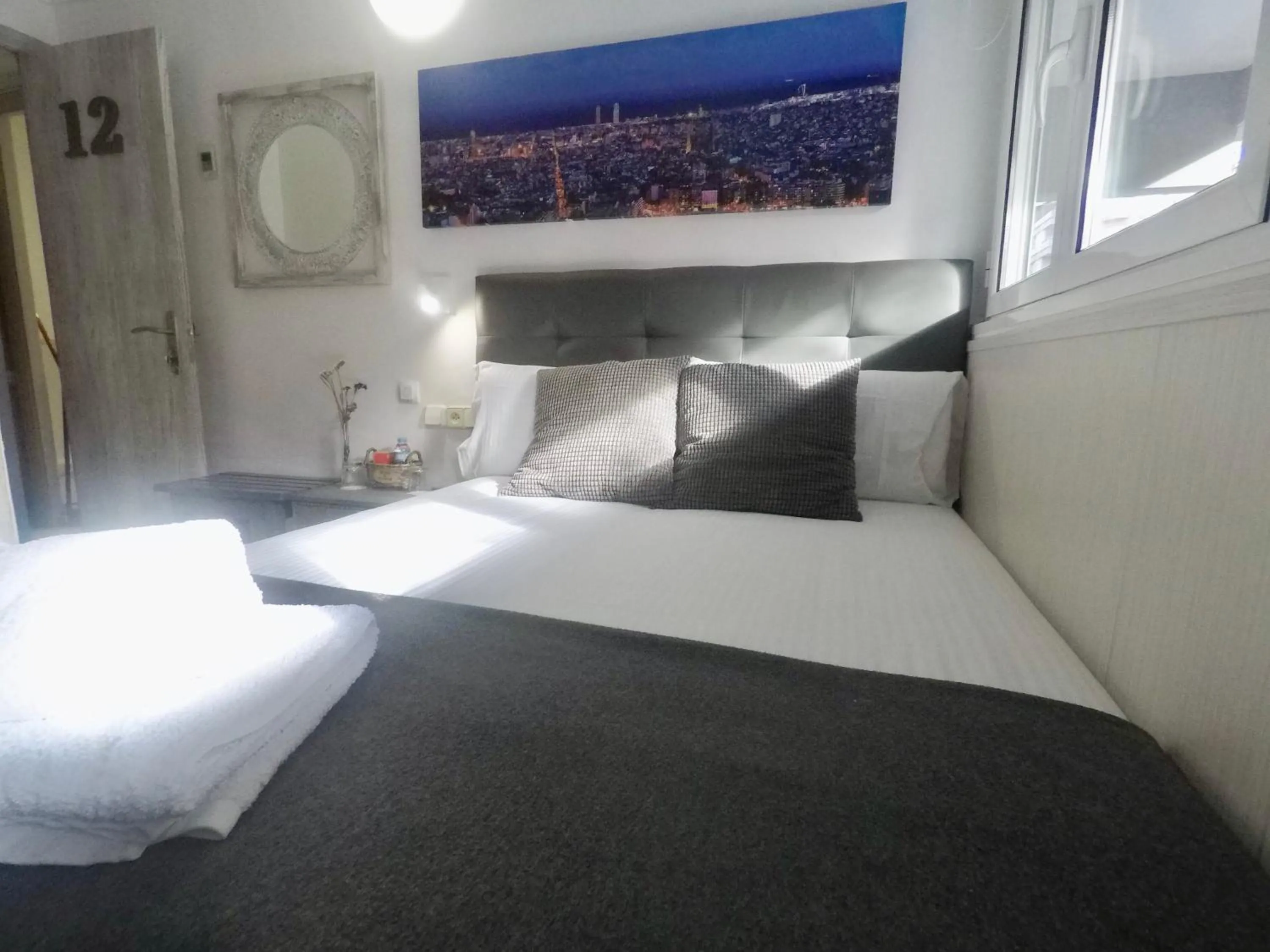 Bed in Hostal Lleida