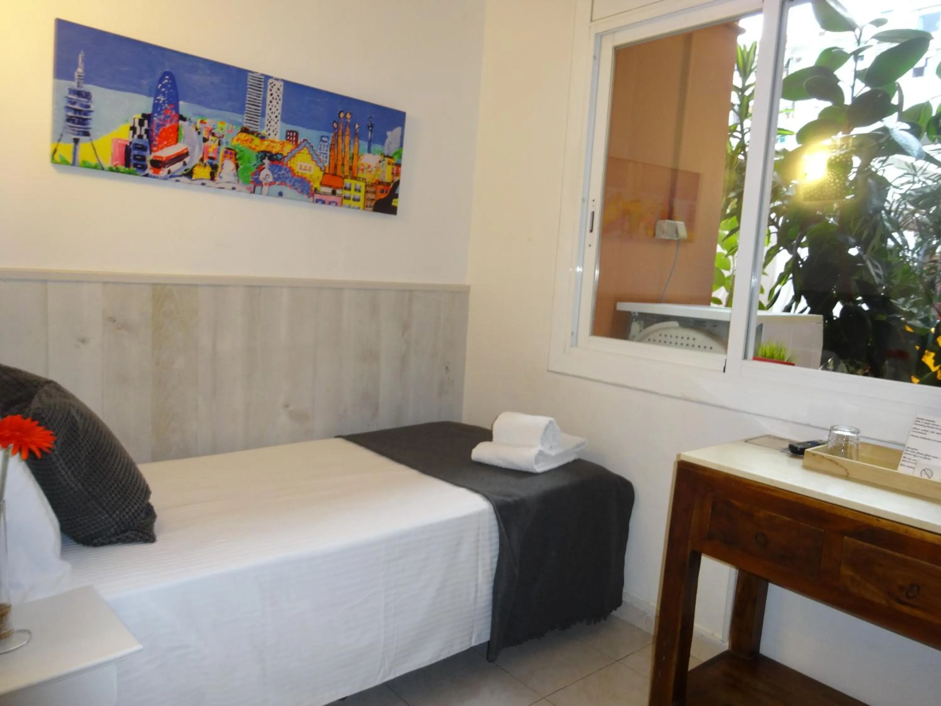 Photo of the whole room, Bed in Hostal Lleida