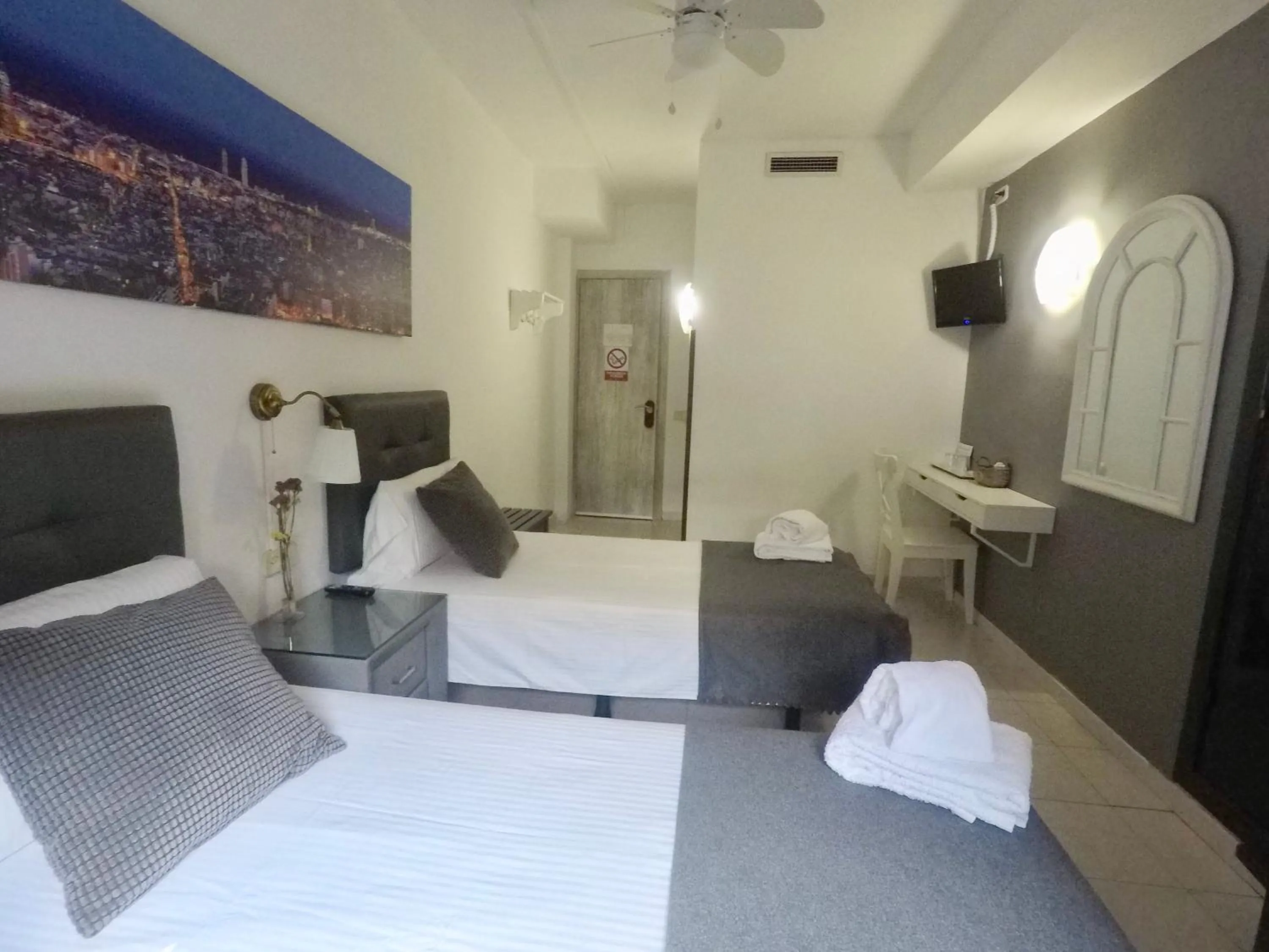 Photo of the whole room, Bed in Hostal Lleida