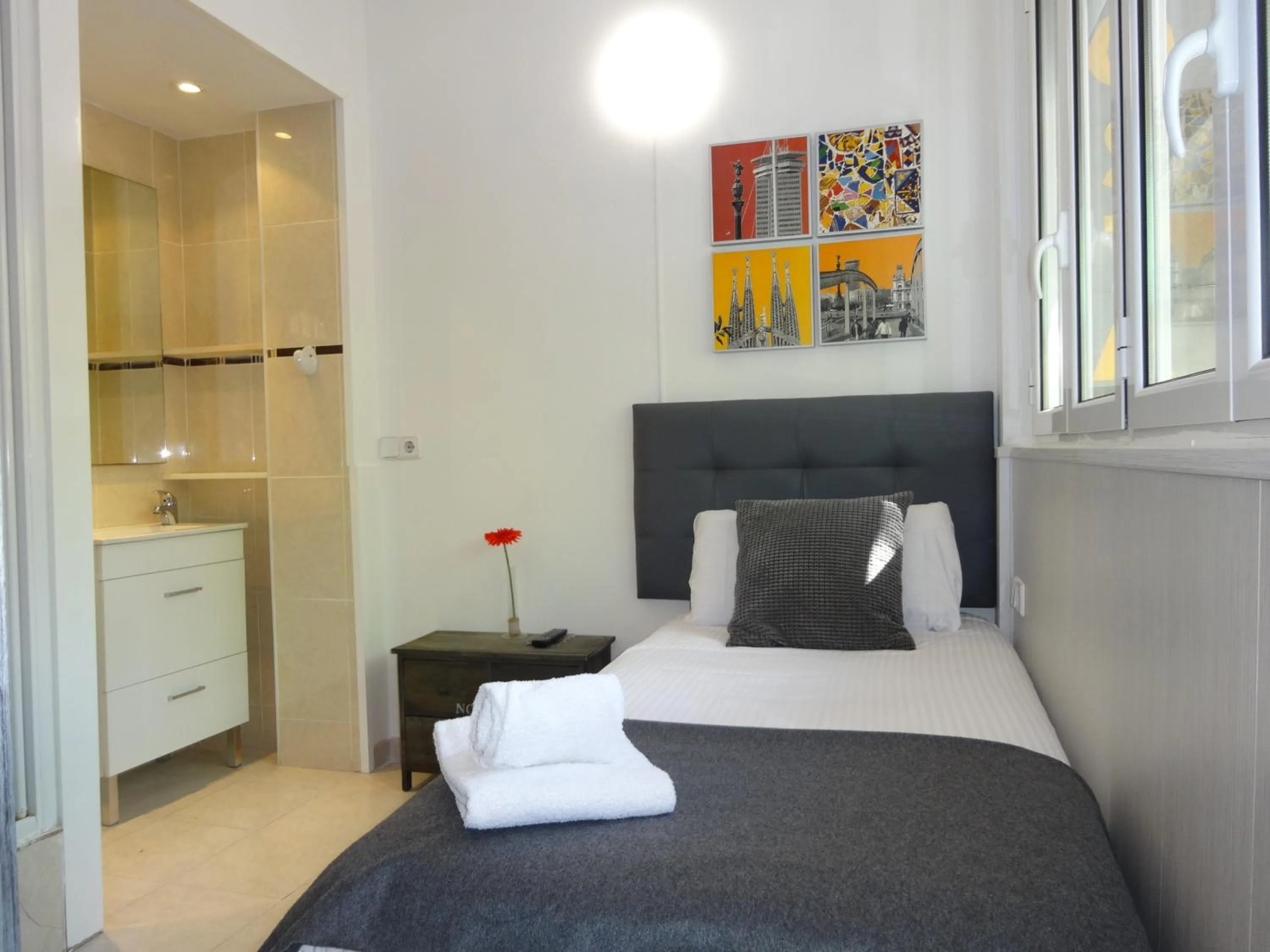 Photo of the whole room, Bed in Hostal Lleida