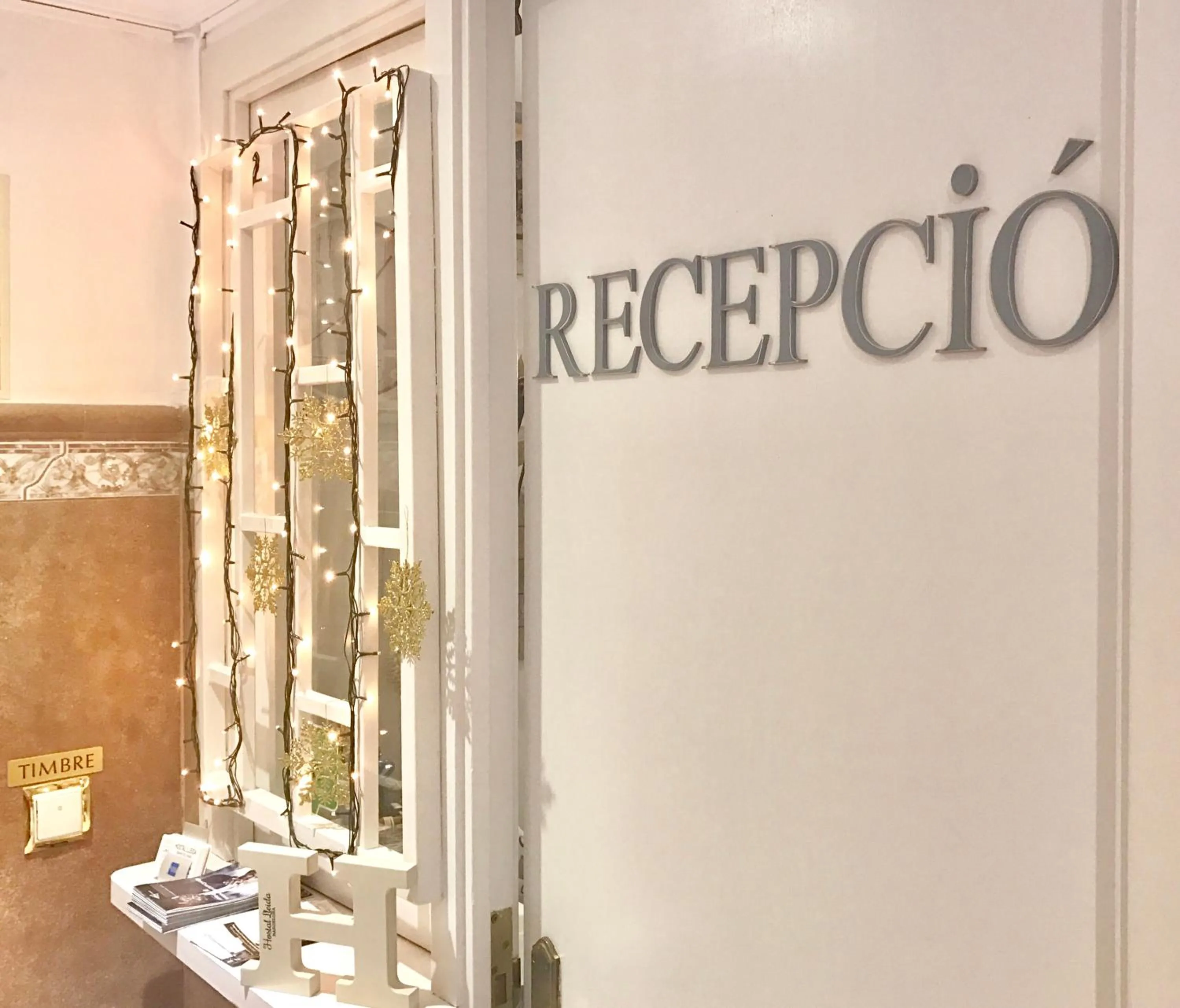 Lobby or reception in Hostal Lleida