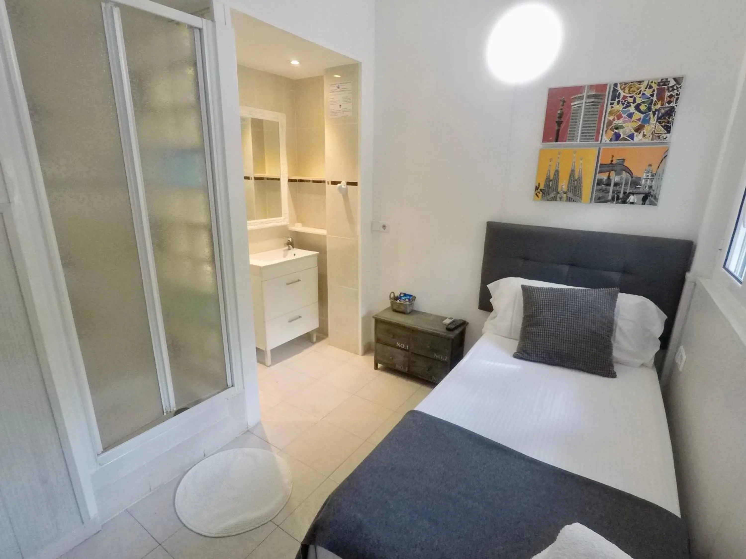 Photo of the whole room, Bed in Hostal Lleida