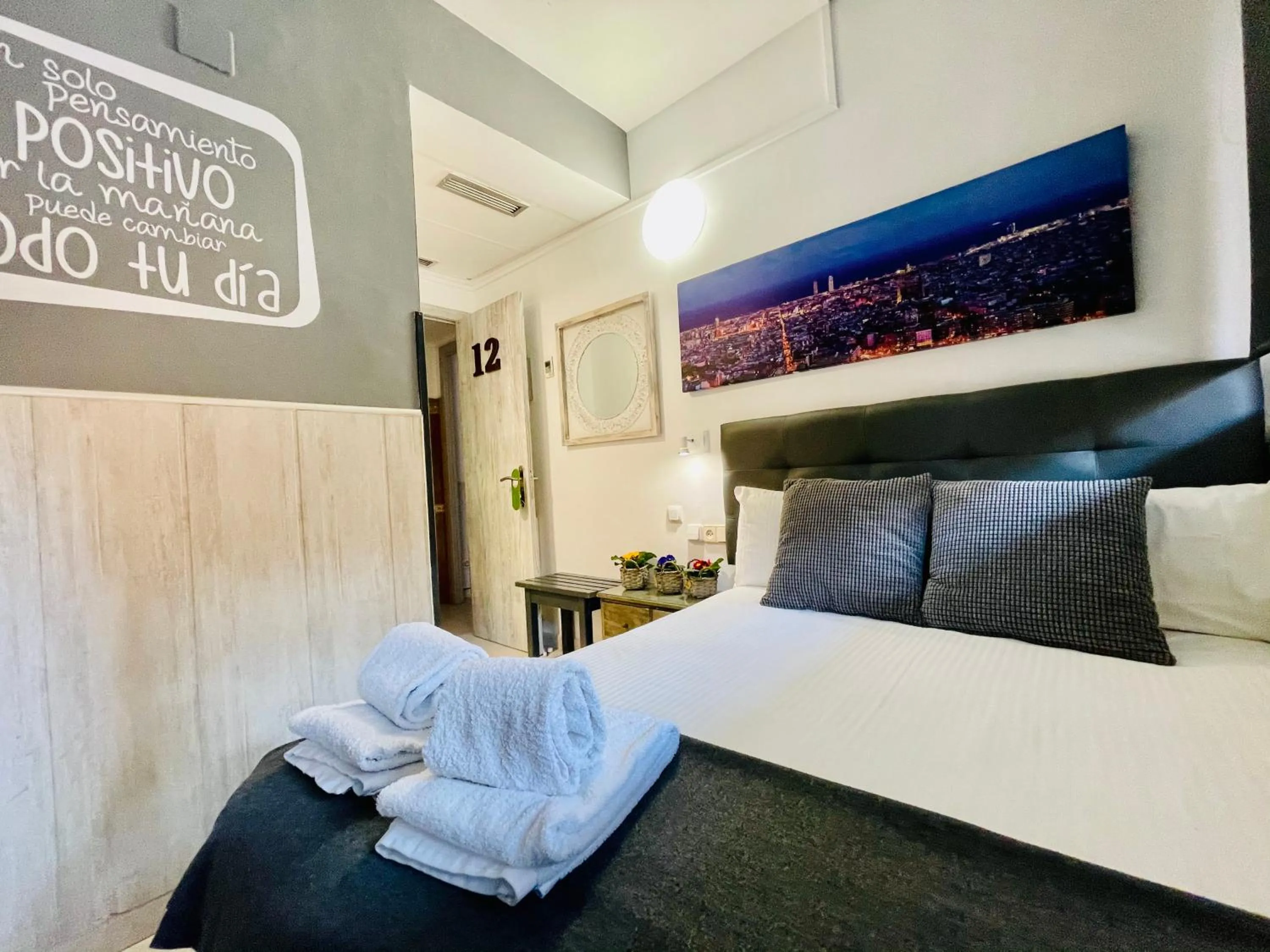 Bed in Hostal Lleida