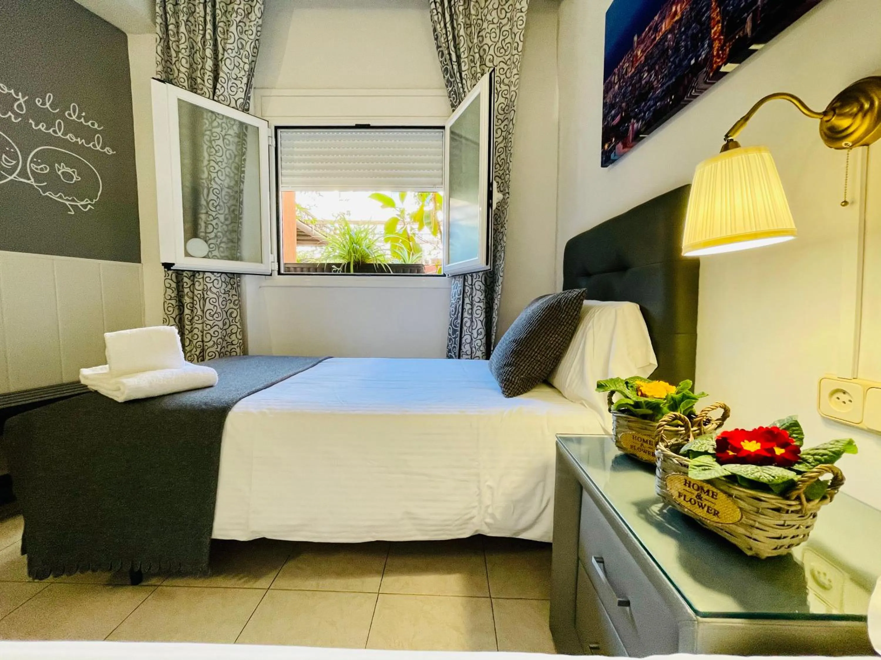 Bed in Hostal Lleida