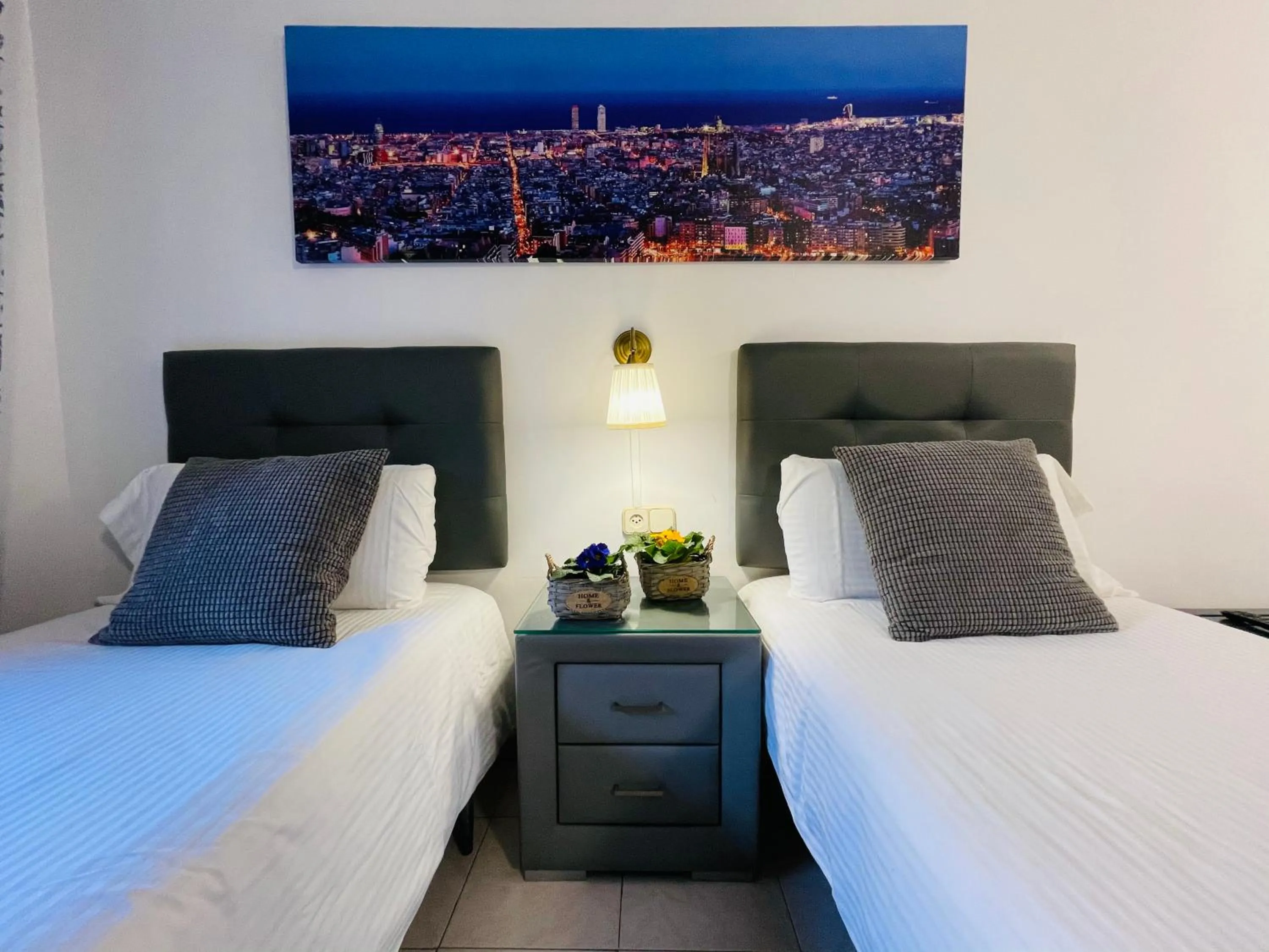 Bed in Hostal Lleida