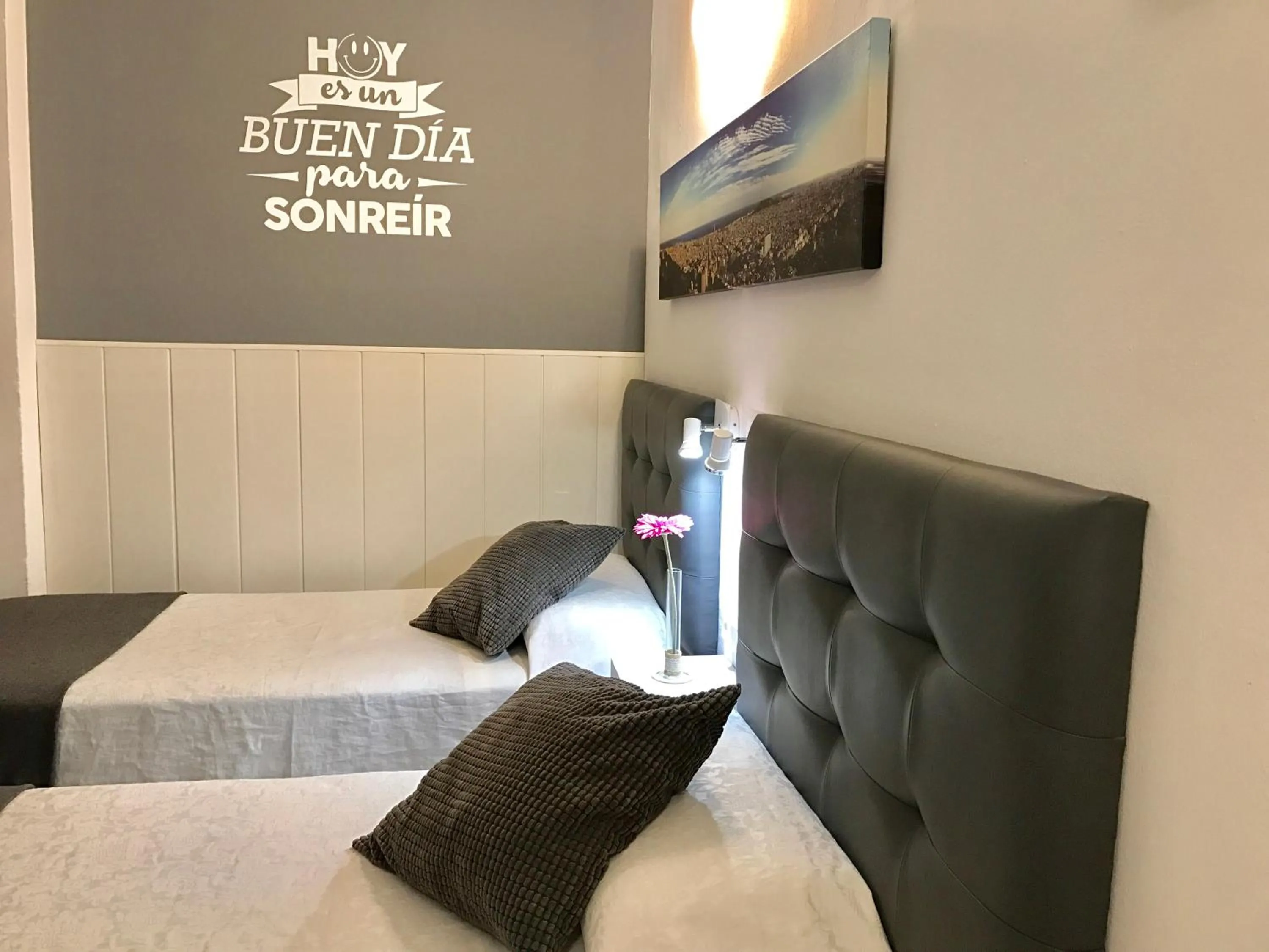 Bedroom, Bed in Hostal Lleida