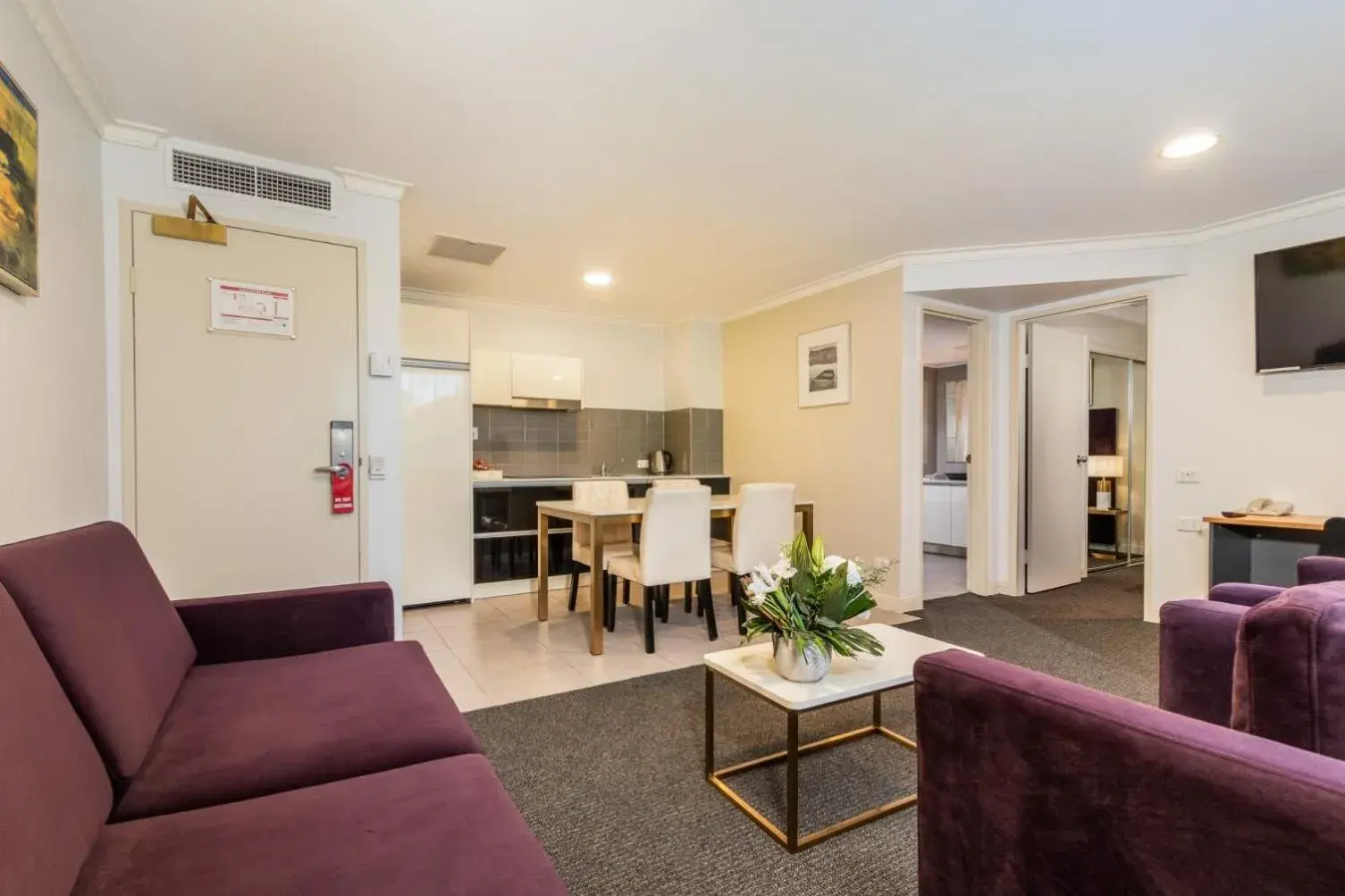 One-Bedroom Suite with Spa in Hotel Diana Woolloongabba One-Bedroom Suite with Spa in Hotel Diana Woolloongabba