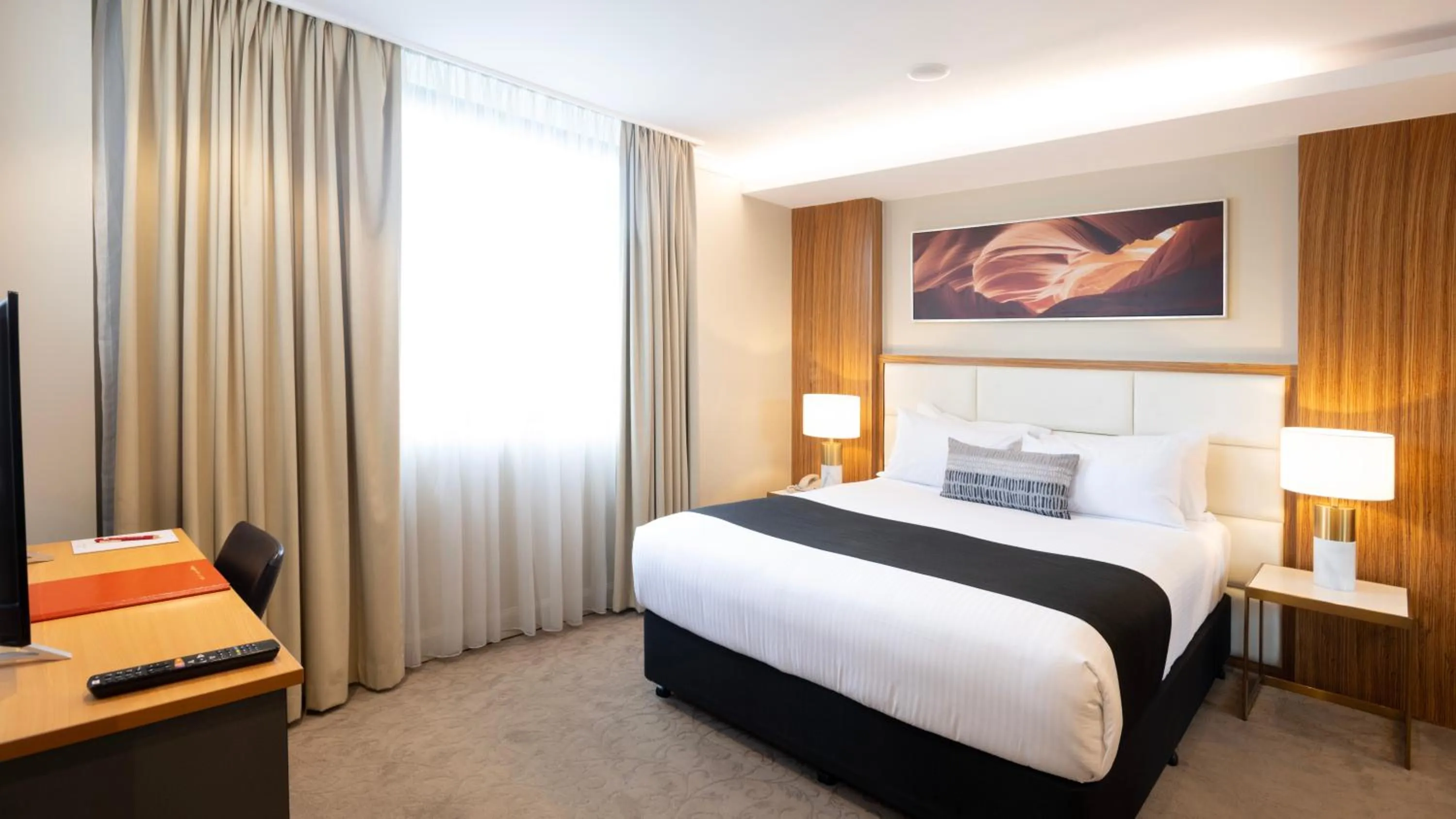 Bedroom, Bed in Hotel Diana Woolloongabba