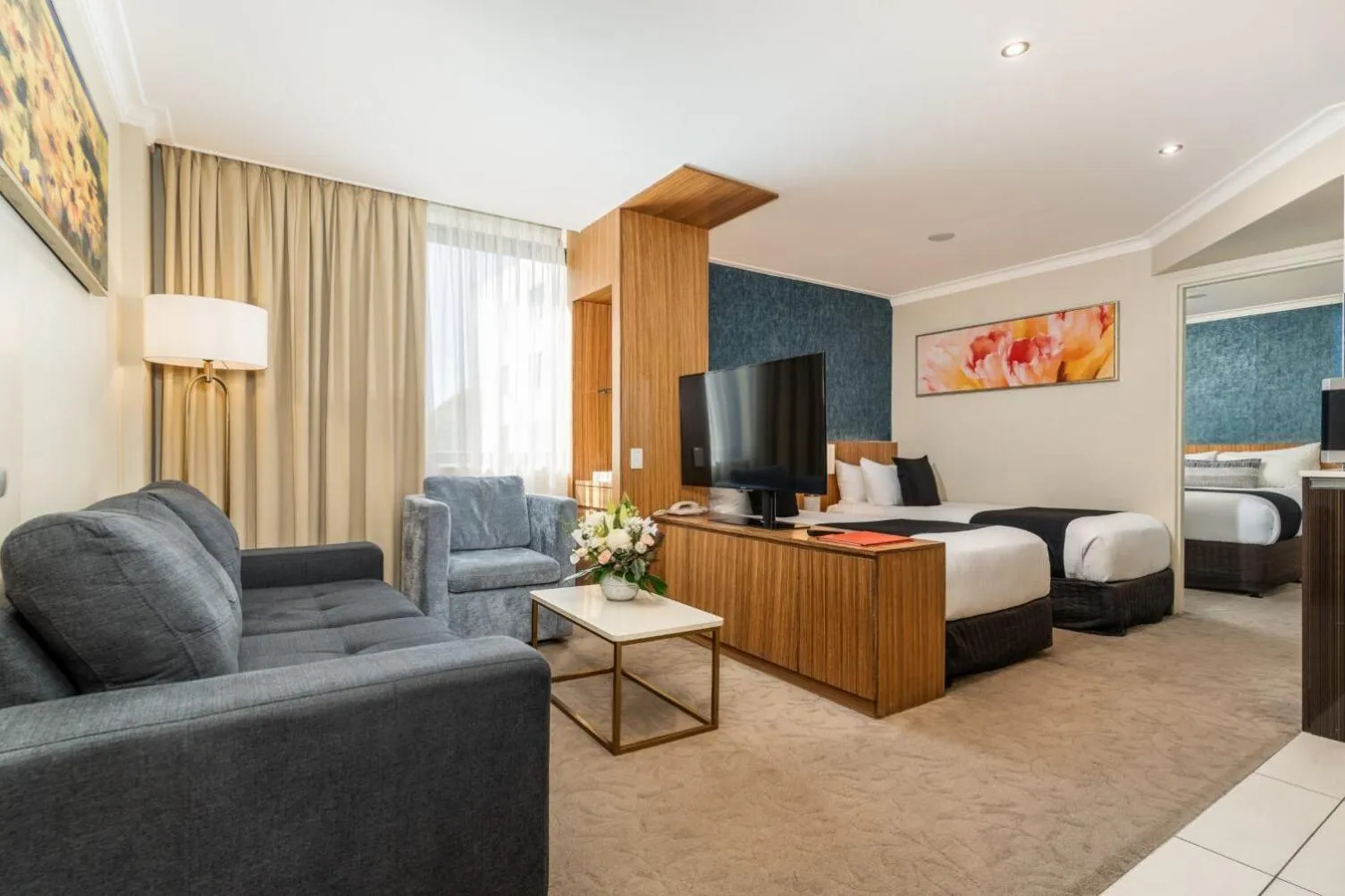 TV and multimedia, Bed in Hotel Diana Woolloongabba