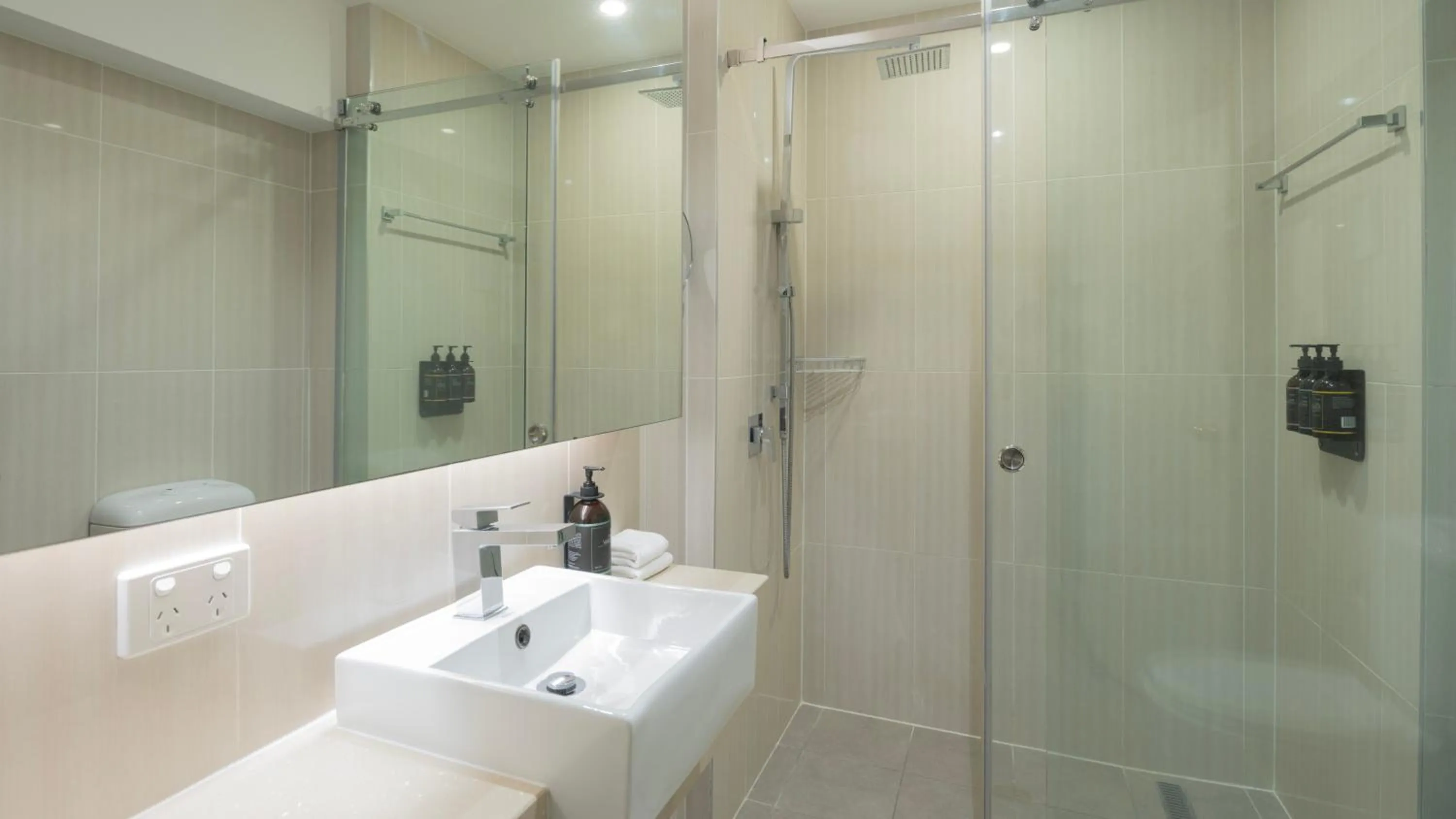 Bathroom in Hotel Diana Woolloongabba