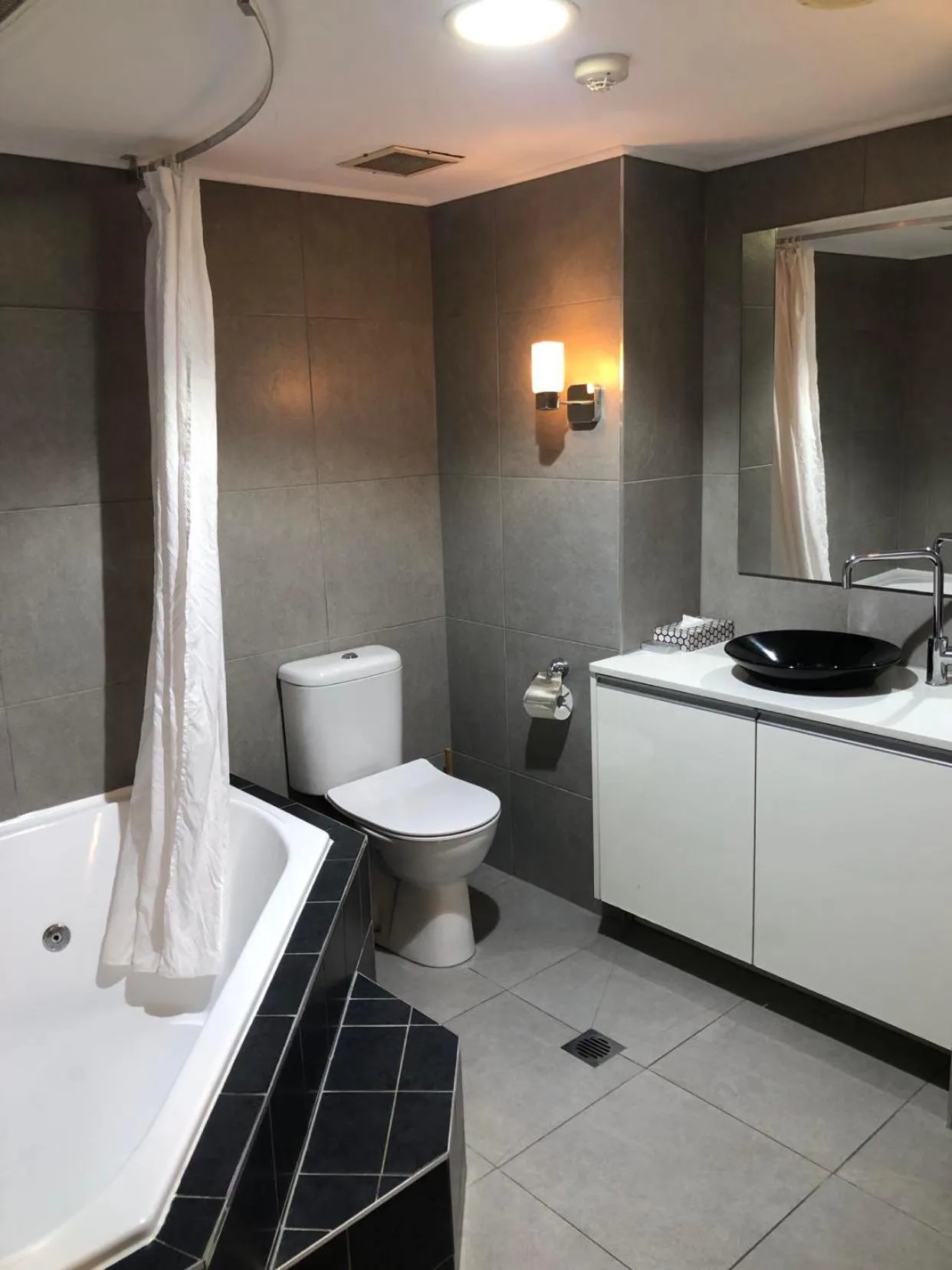 Bathroom in Hotel Diana Woolloongabba