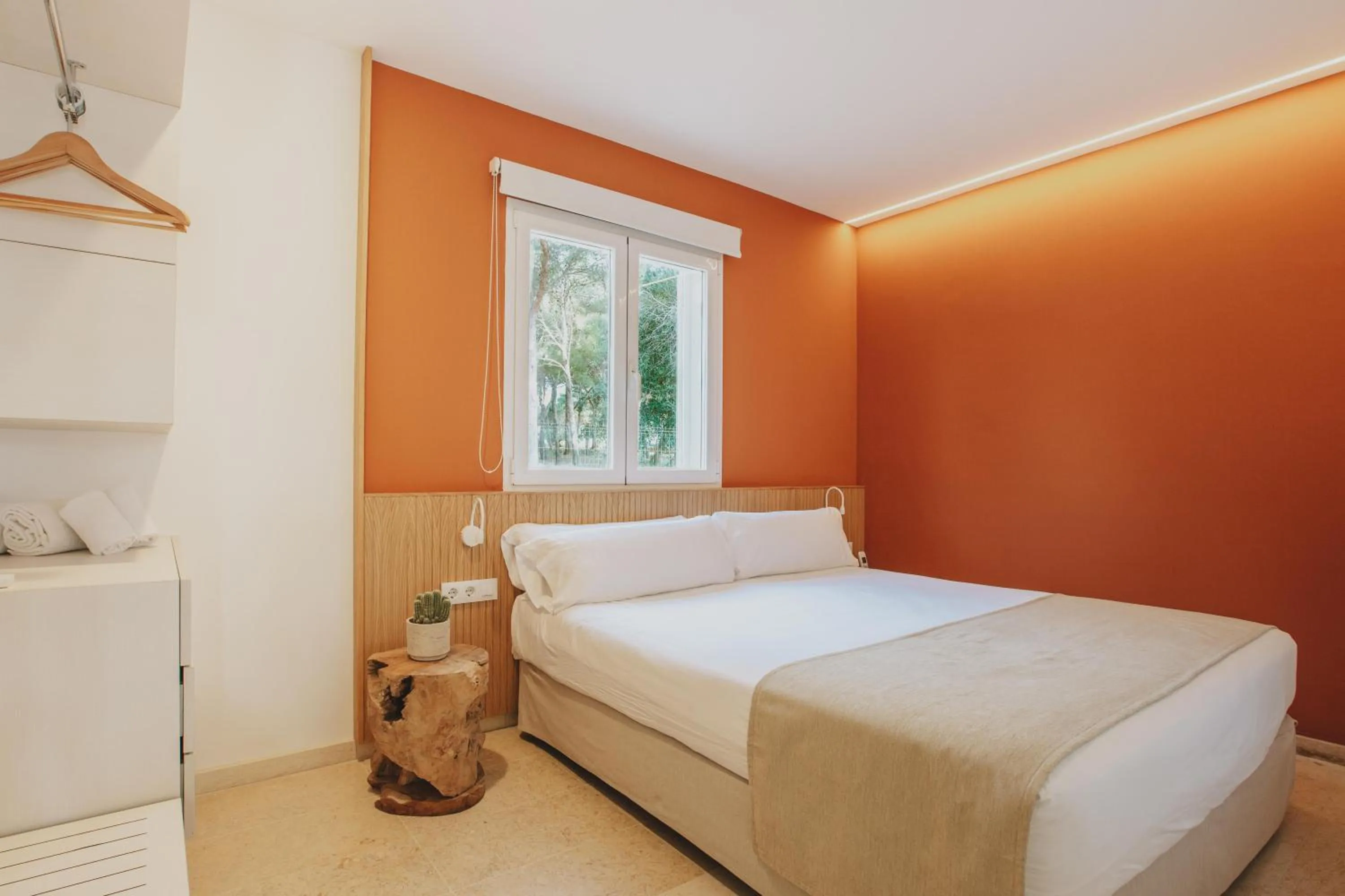 Photo of the whole room, Bed in Lago Resort Menorca - Villas & Bungalows del Lago