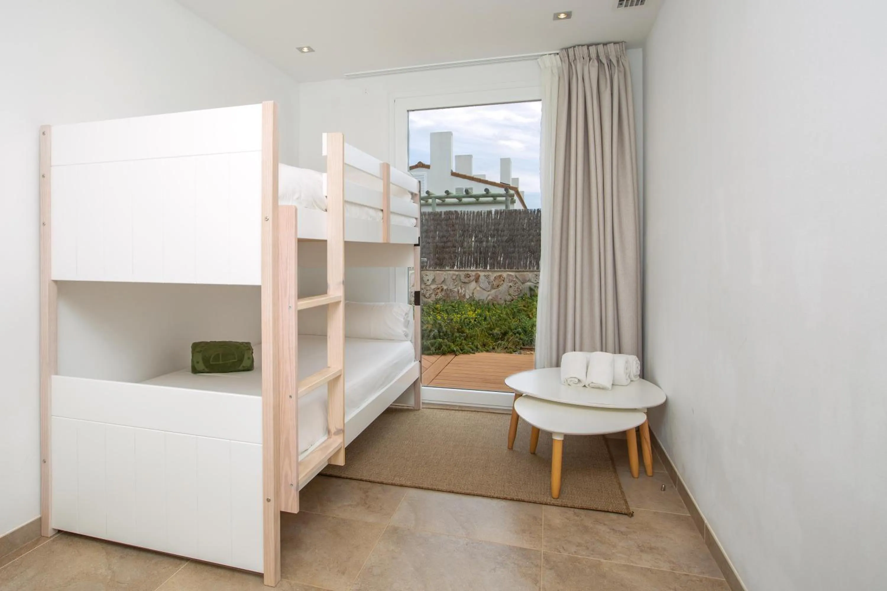 Bathroom, Bed in Lago Resort Menorca - Villas & Bungalows del Lago