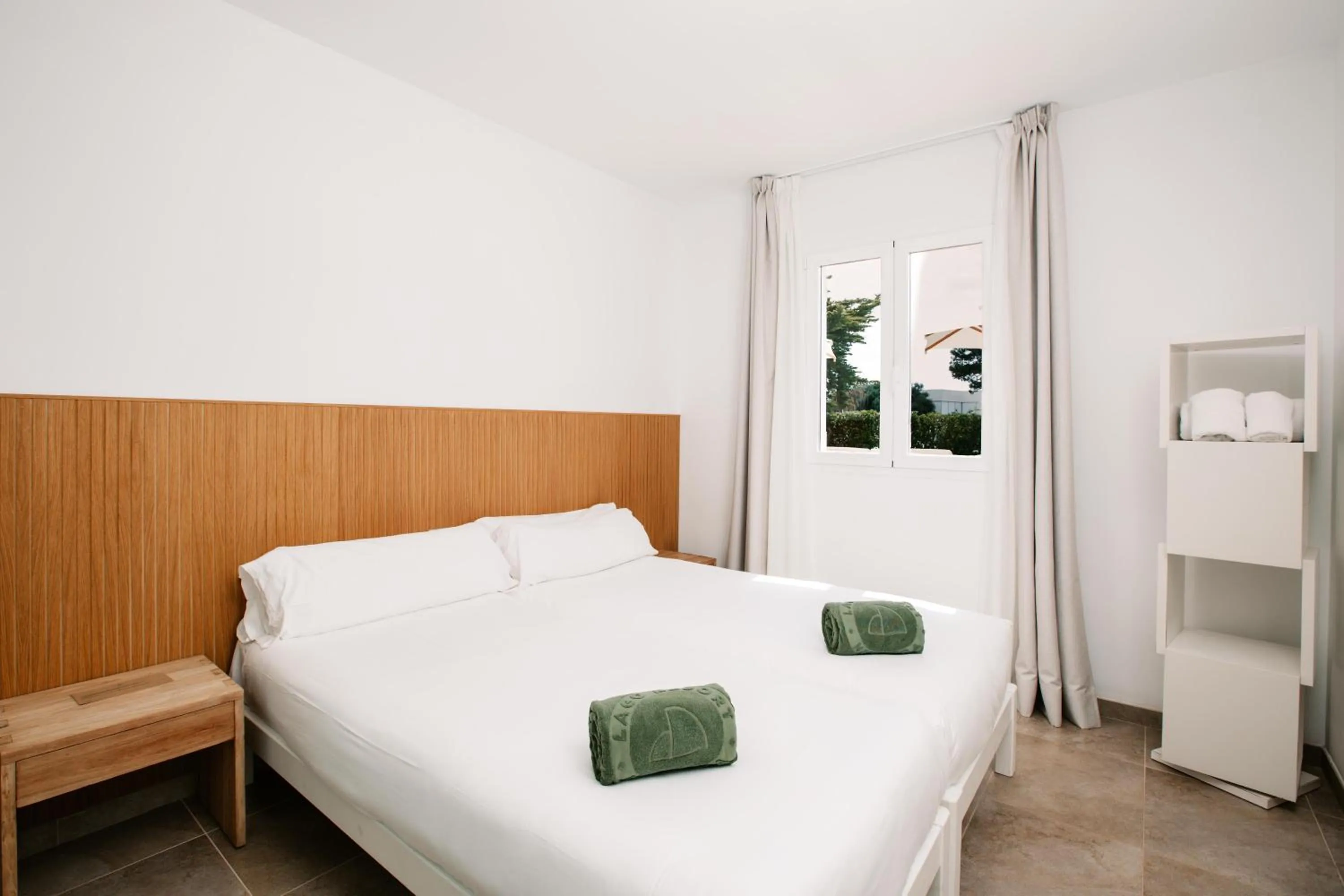 Photo of the whole room, Bed in Lago Resort Menorca - Villas & Bungalows del Lago