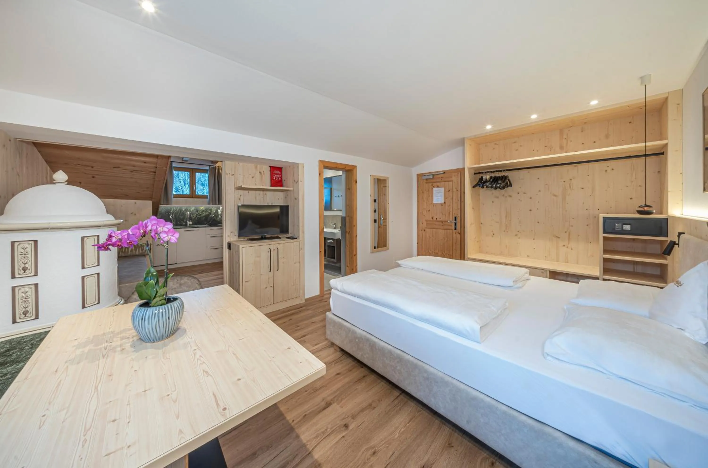 Bed in Garni Hotel and Apartments Wildbach